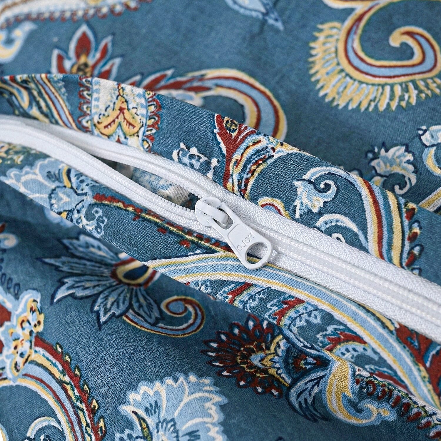 LIVMORE Micro Patterned Bedding Set