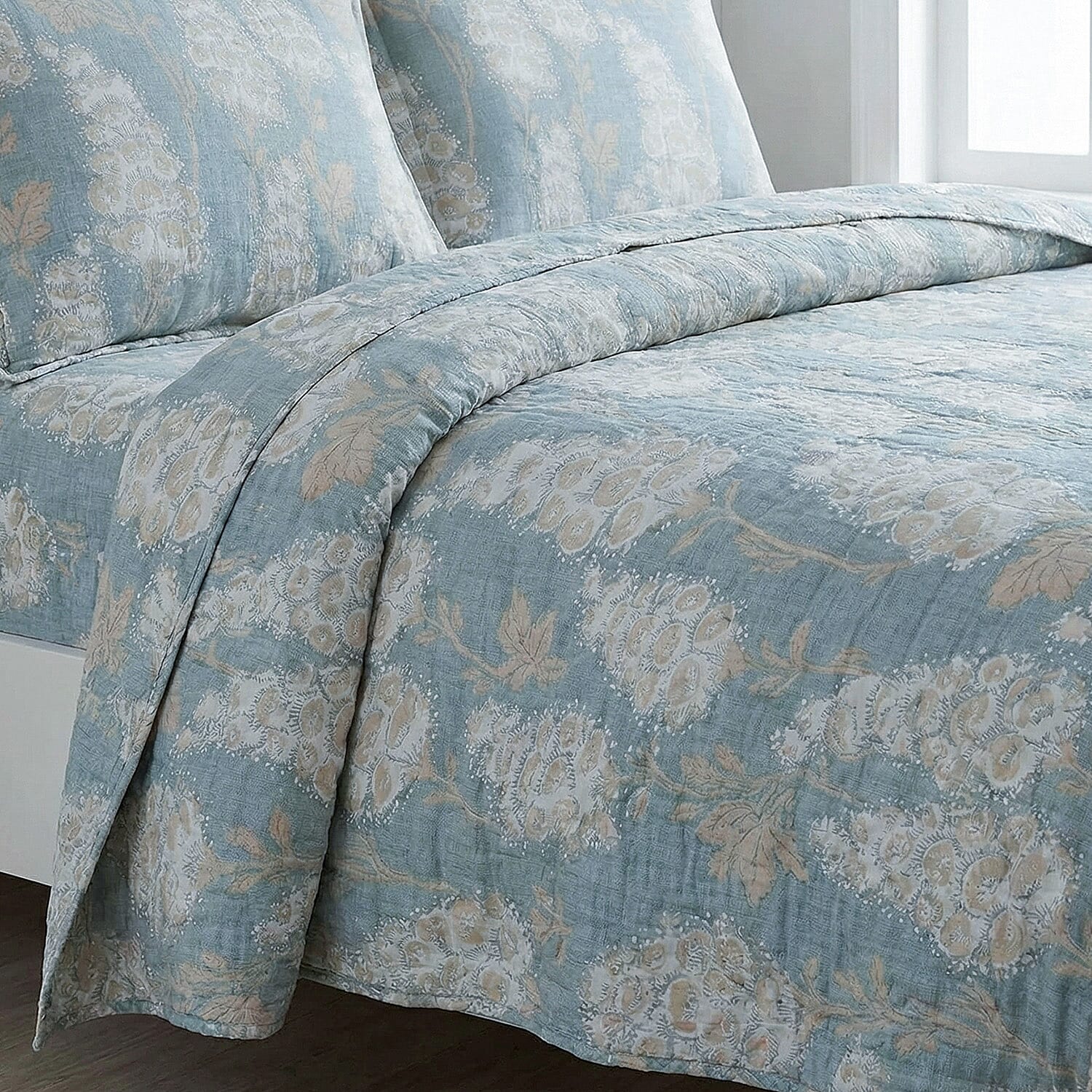 LIVMORE Micro Patterned Bedding Set