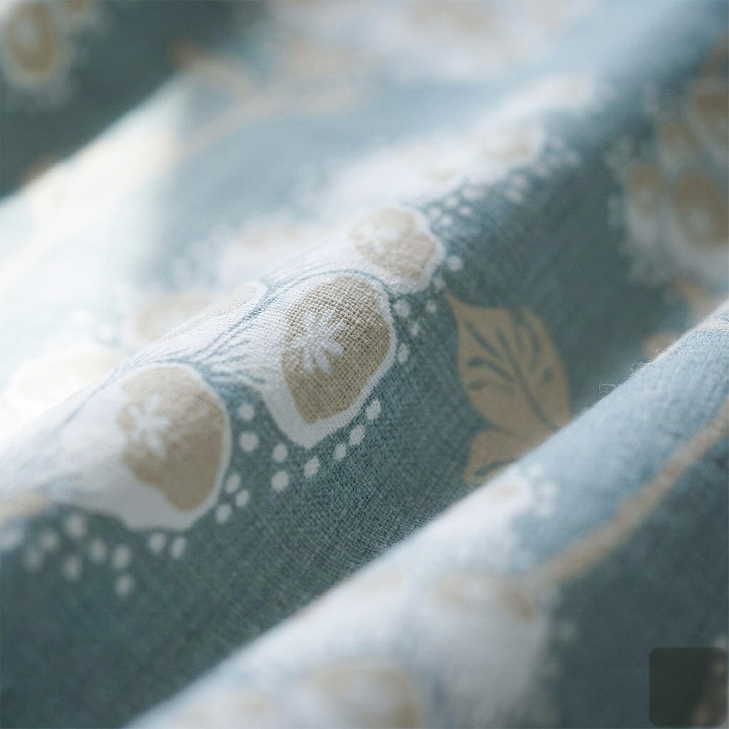 LIVMORE Micro Patterned Bedding Set