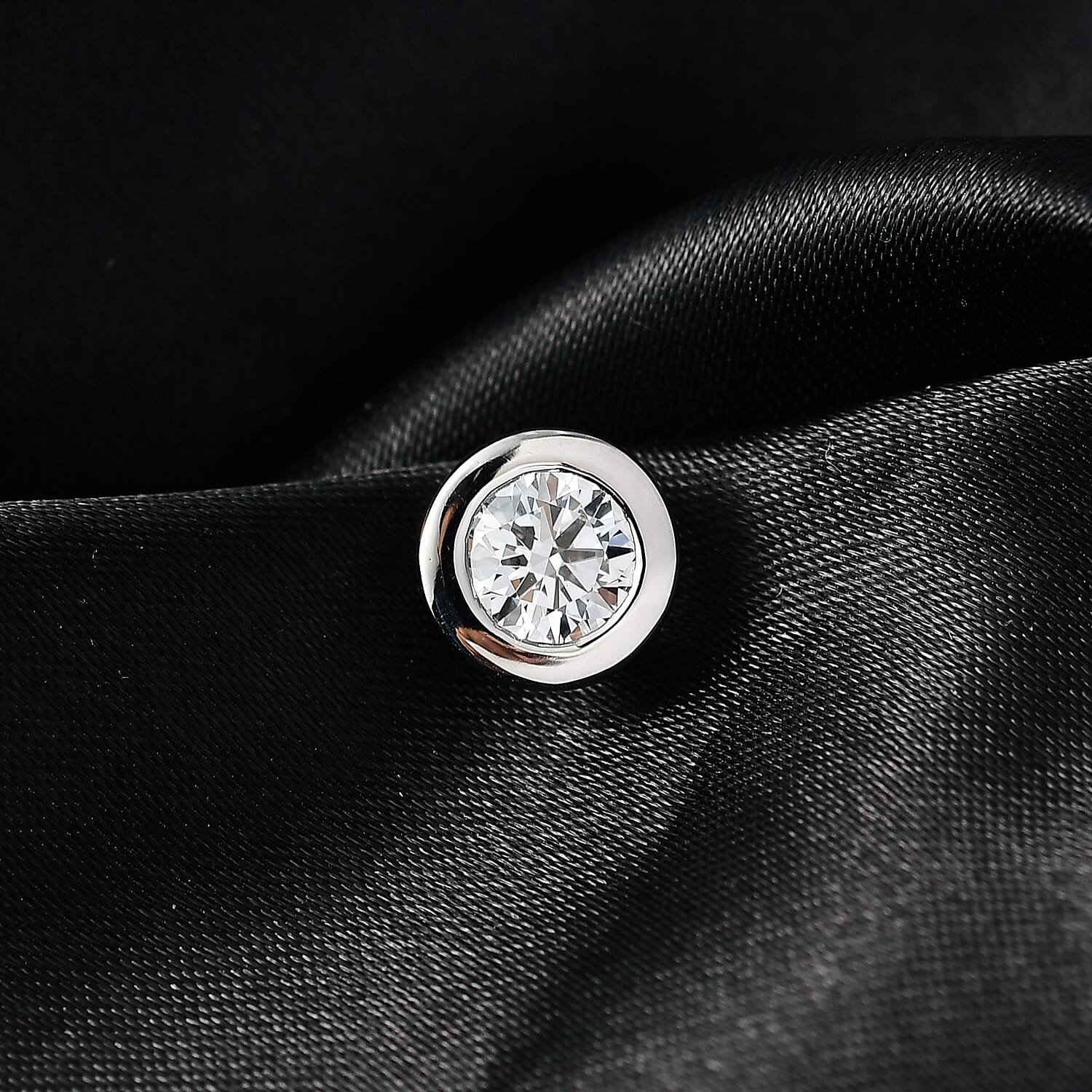 Luxuriant 950 Platinum VS Lab Grown Diamond EF, VS Solitaire Pendant, Platinum Wt.1.56 Gms  1.030  Ct.