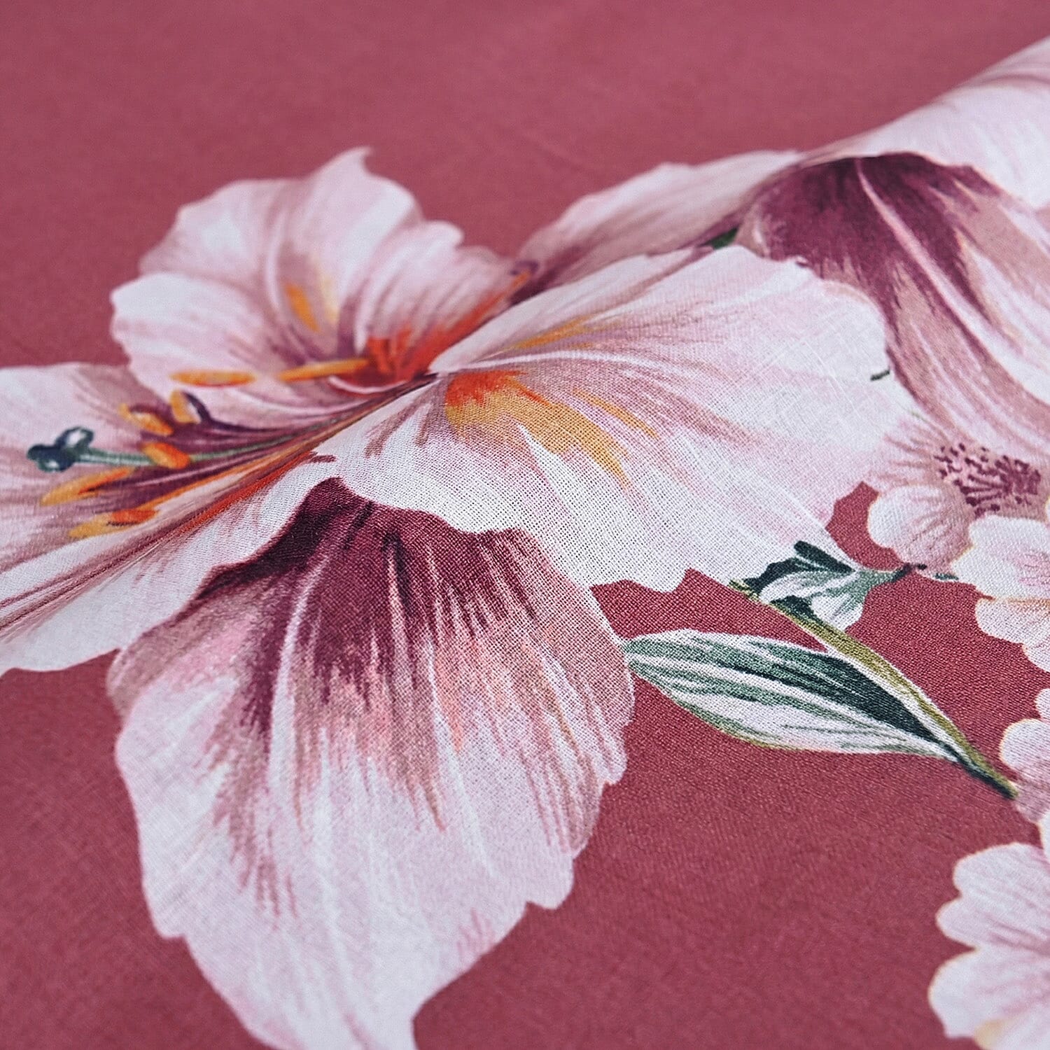 LIVMORE 3-Piece Set - Floral Print Fitted Sheet with Two Matching Pillowcases