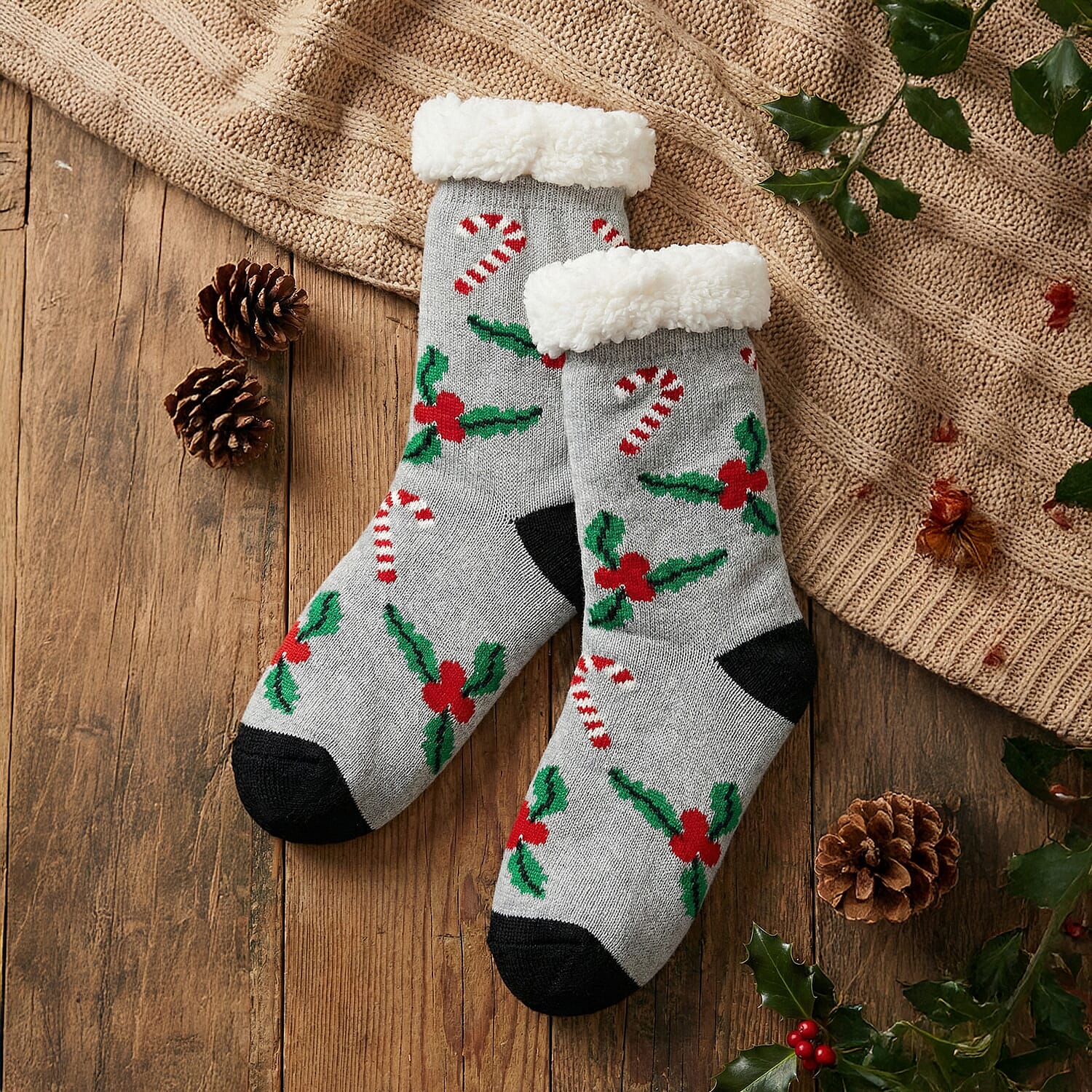 Heat Machine - Sherpa Lined Anti Slip Christmas Slipper Socks (Size UK 6-11) - Holly