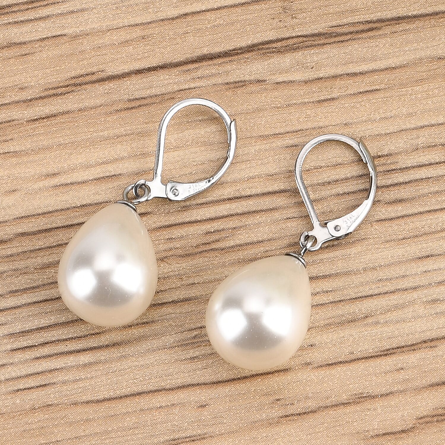 White Shell Pearl Beads Earring in Silver Tone 22.00 Ct.