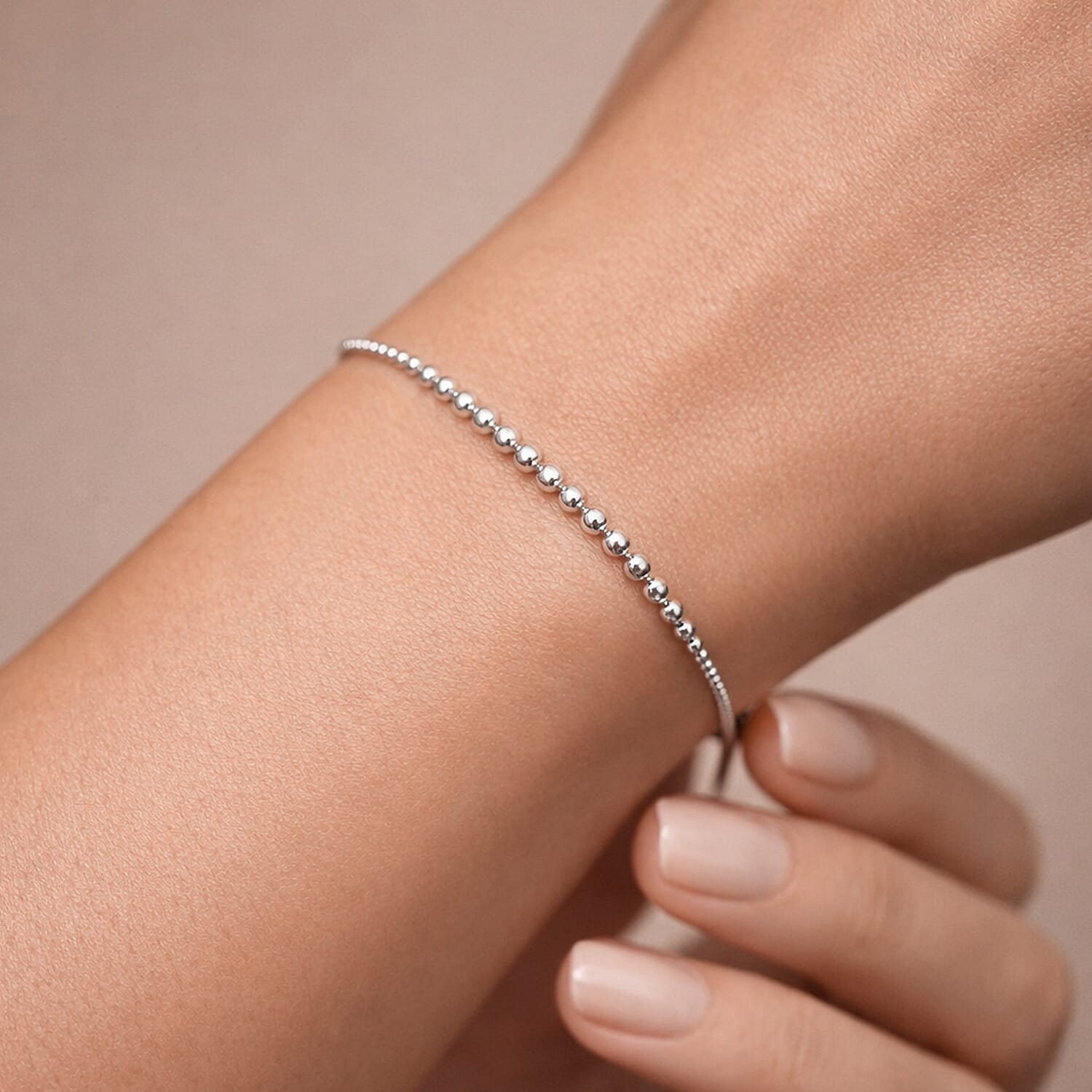 Rhodium Overlay Sterling Silver Beads Adjustable Bolo Bracelet. Silver WT 2.70 Gms