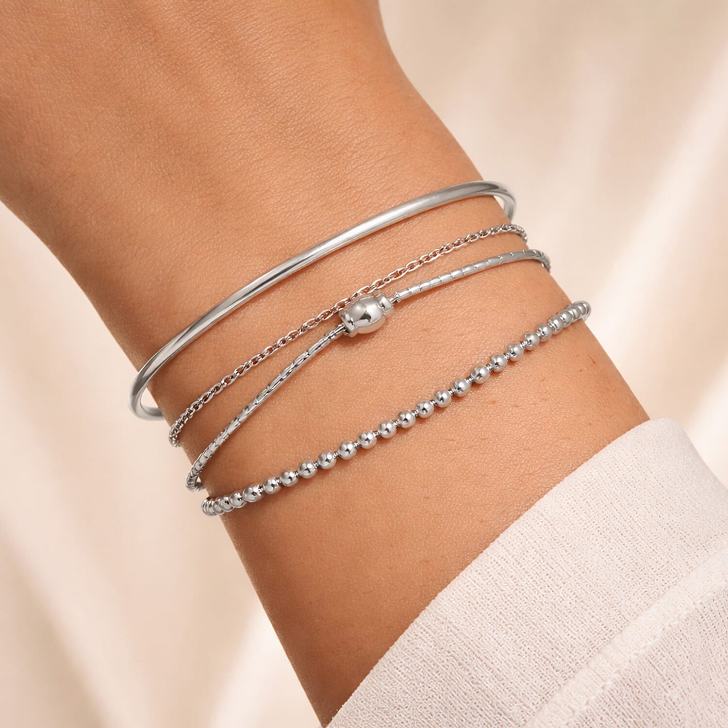 Rhodium Overlay Sterling Silver Beads Adjustable Bolo Bracelet. Silver WT 2.70 Gms