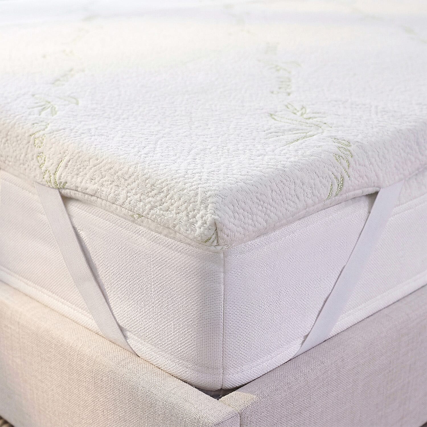 Hush Haven Memory Foam Mattress Topper with Bamboo Cover & High-Density Support (135x190x4cm) - White