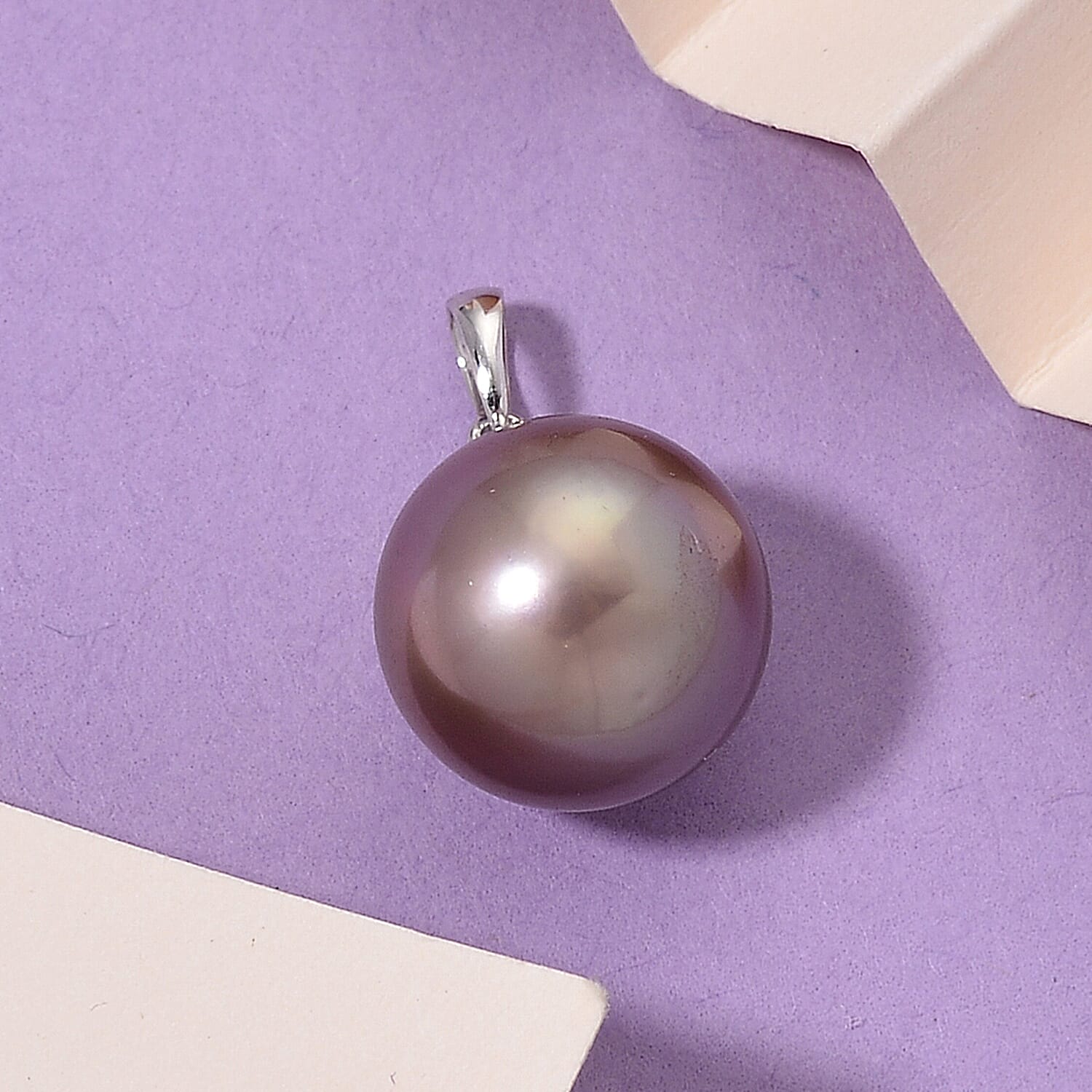 9K White Gold Multi Colour Edison Pearl Pendant 8.00 Ct.