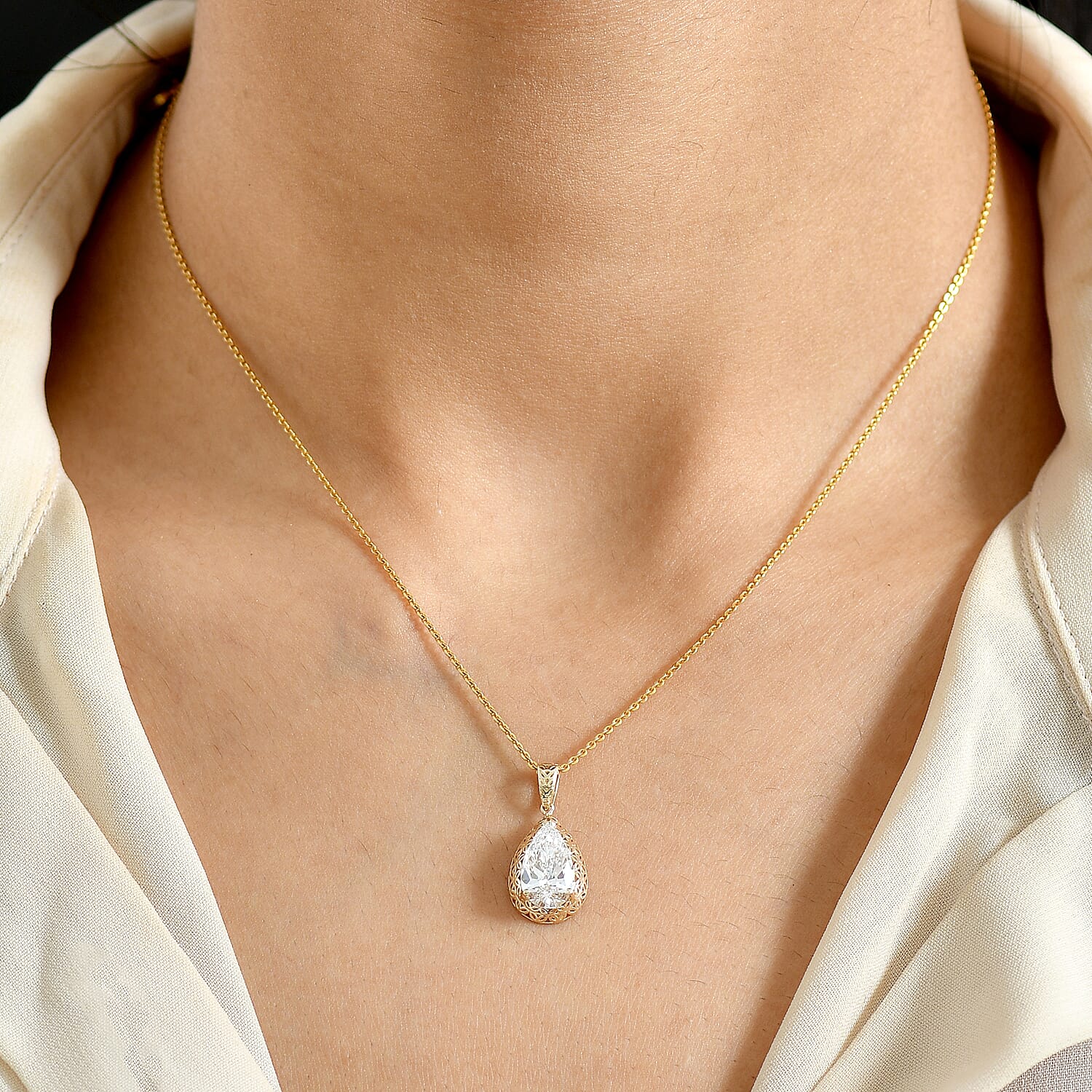 Luxuriant 14K Yellow Gold Lab Grown Diamond (VS-EF) Solitaire Pendant 2.06 Ct.