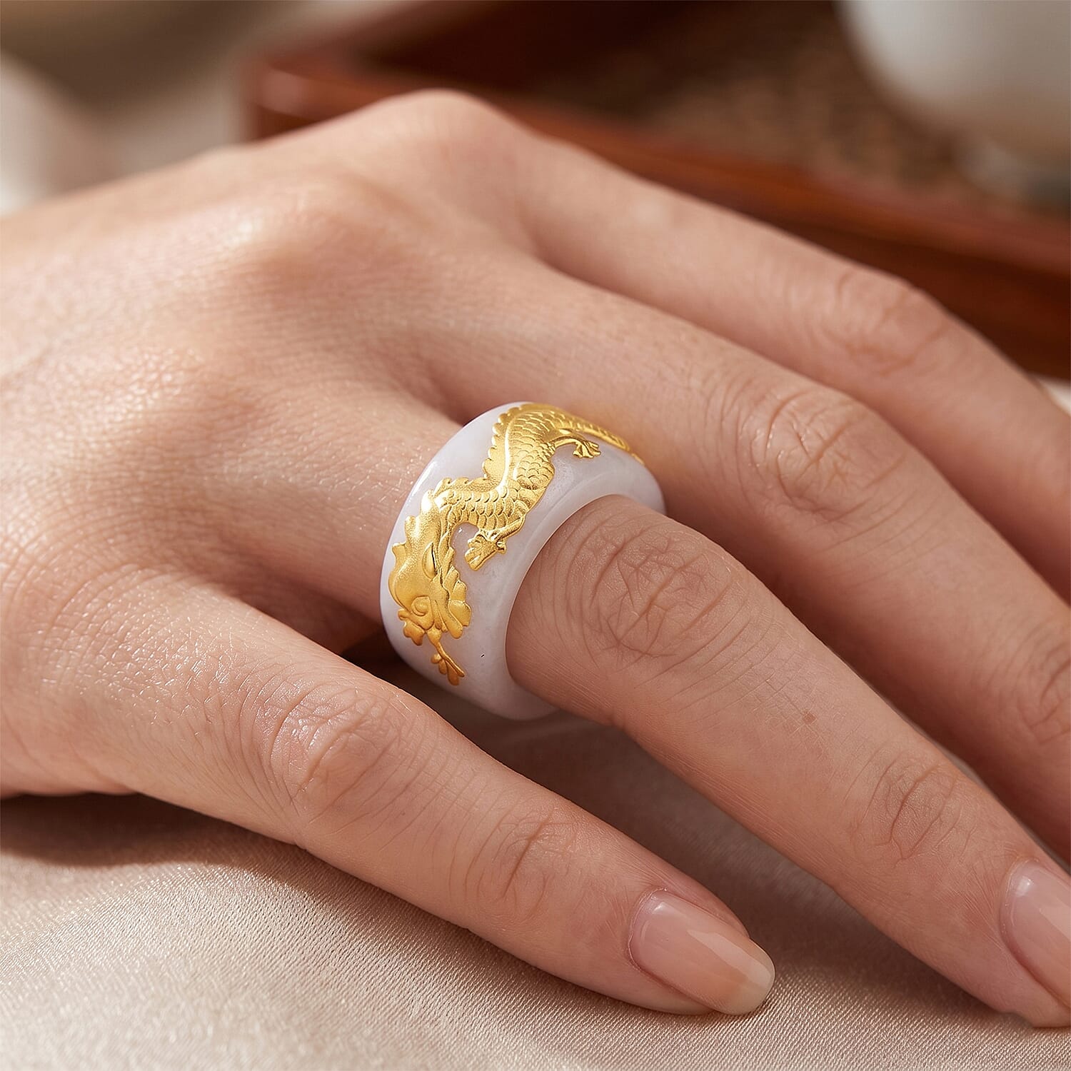 24K Yellow Gold White Jade Drgon Band Ring 35.00 Ct.