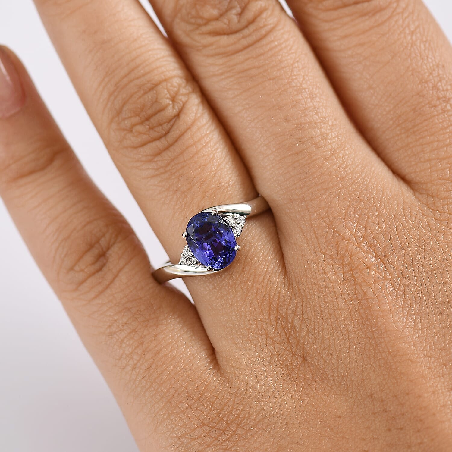 950 Platinum AAAA Tanzanite White Diamond VS-EF Solitaire Ring, Platinum Wt.6.07 Gms  2.802  Ct.