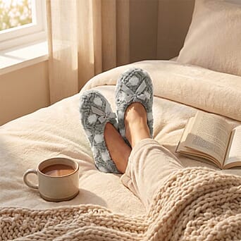 https://tjcuk.sirv.com/Products/83/7/8374315/Super-Soft-Warm-Cozy-Spots-Design-Slipper-Socks-UK-4-8-Grey_8374315_2.jpg?w=342&h=342