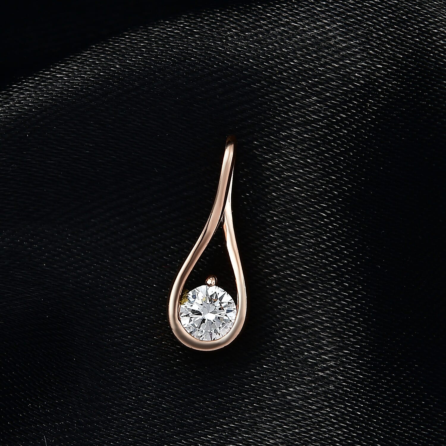 Luxuriant Lab Grown Diamond (SI-GH)  Solitaire Pendant  in Rose Gold Plated Sterling Silver