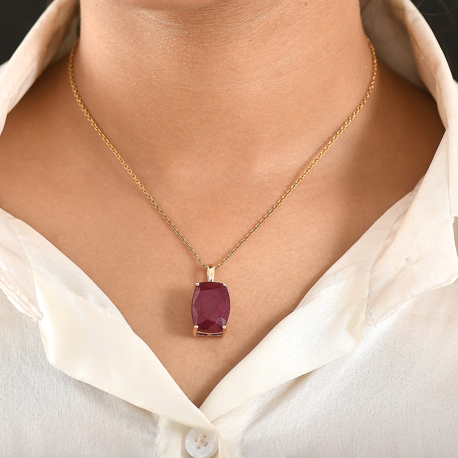 Royal Bali Collection - 9K Yellow Gold African Ruby Solitaire Pendant 22.78 Ct