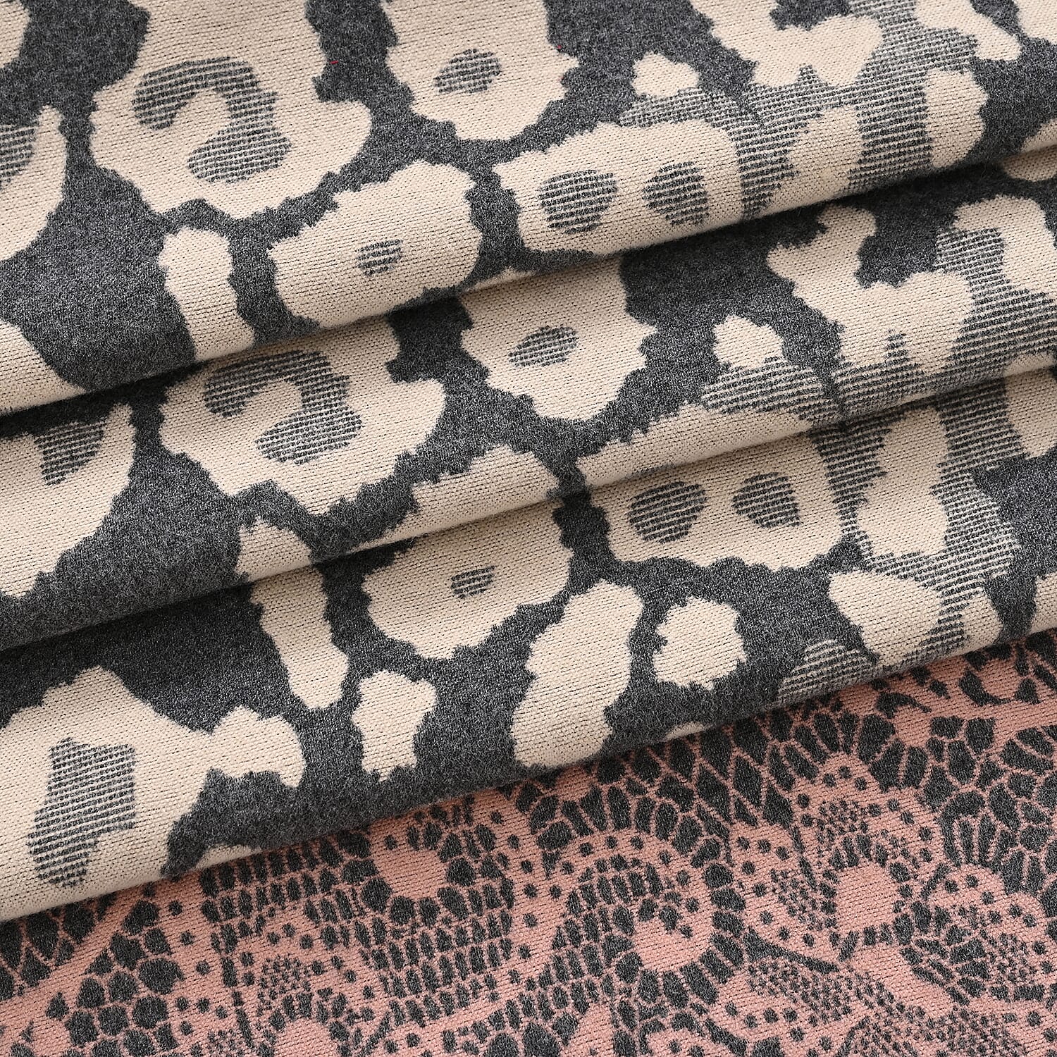 - Maisi Leopard Printed Colour-Block Tassel Scarf (180 x 75Cm) - Grey, Off-White - Pink