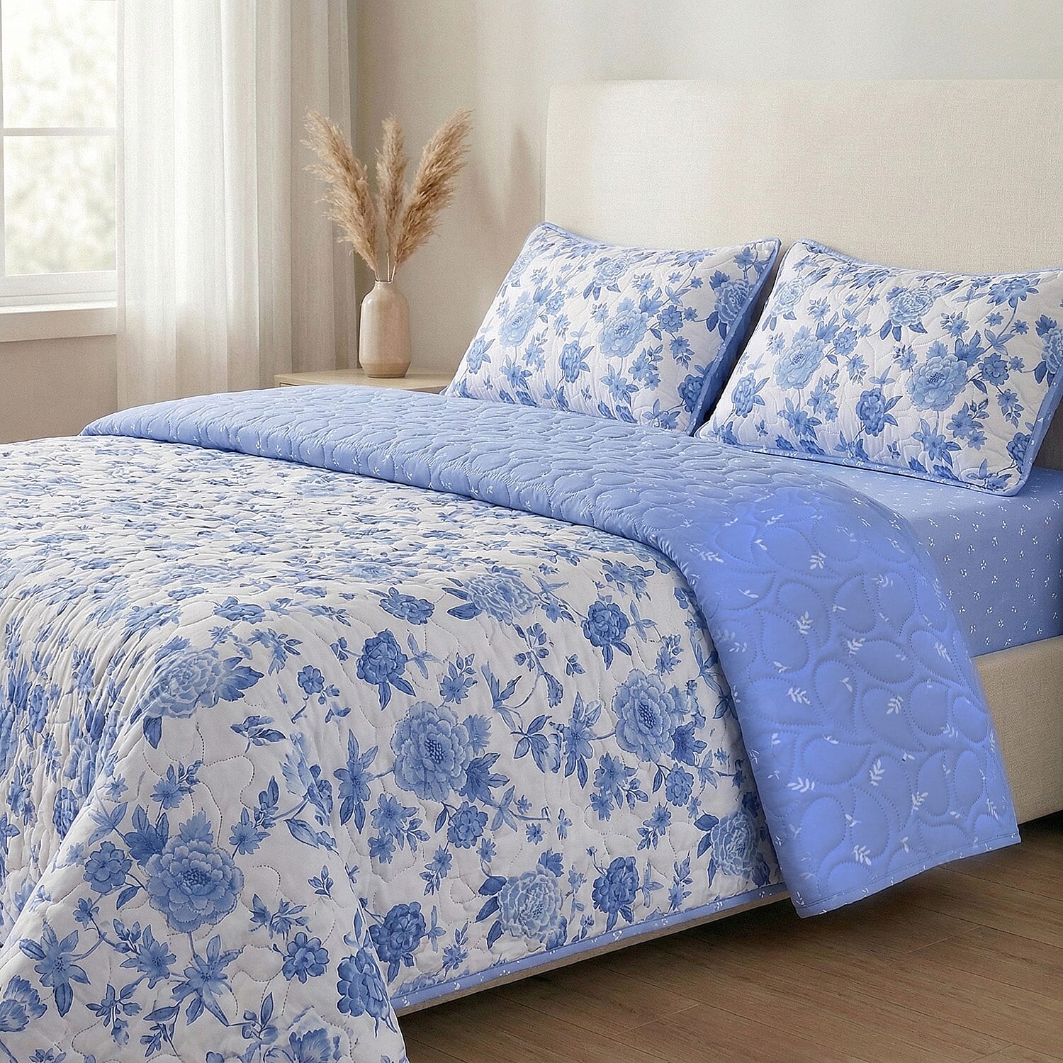 Hush Haven Floral Pinsonic Bedding Set &ndash; 4 Piece Quilt Set with Fitted Sheet & Pillowcases