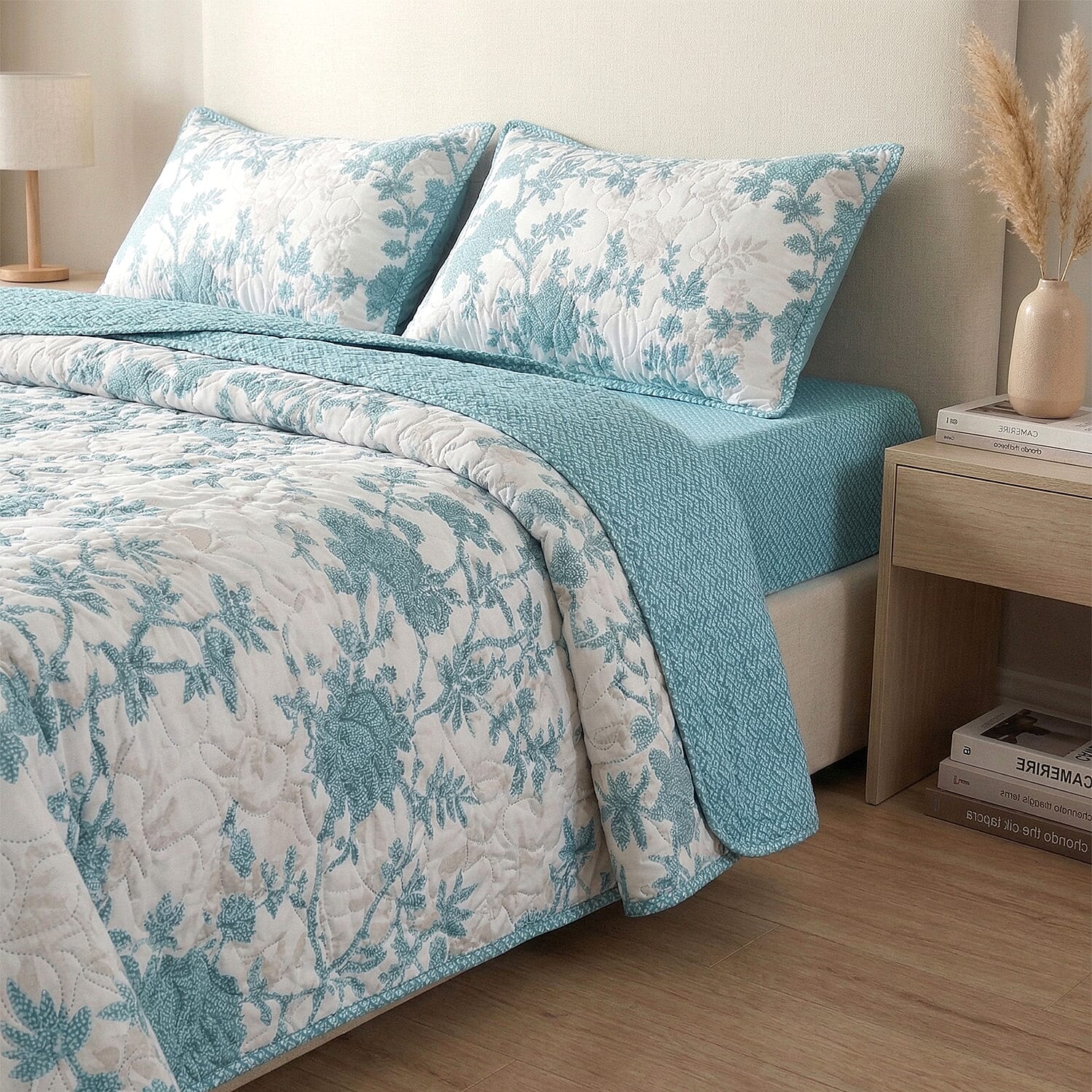 Hush Haven Floral Pinsonic Bedding Set &ndash; 4 Piece Quilt Set with Fitted Sheet & Pillowcases