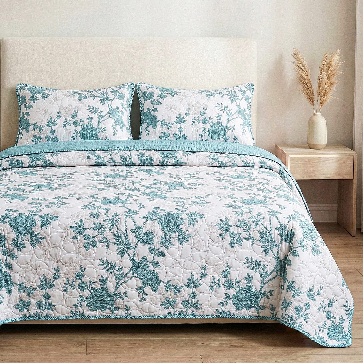 Hush Haven Floral Pinsonic Bedding Set &ndash; 4 Piece Quilt Set with Fitted Sheet & Pillowcases