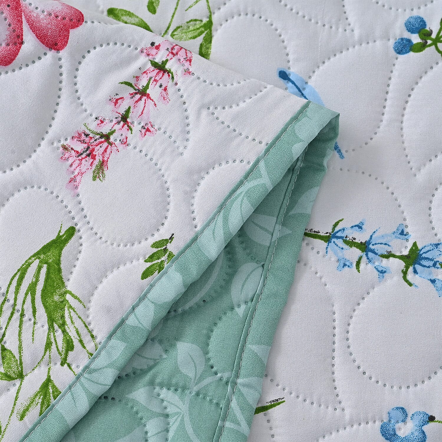 Hush Haven Floral Pinsonic Bedding Set &ndash; 4 Piece Quilt Set with Fitted Sheet & Pillowcases