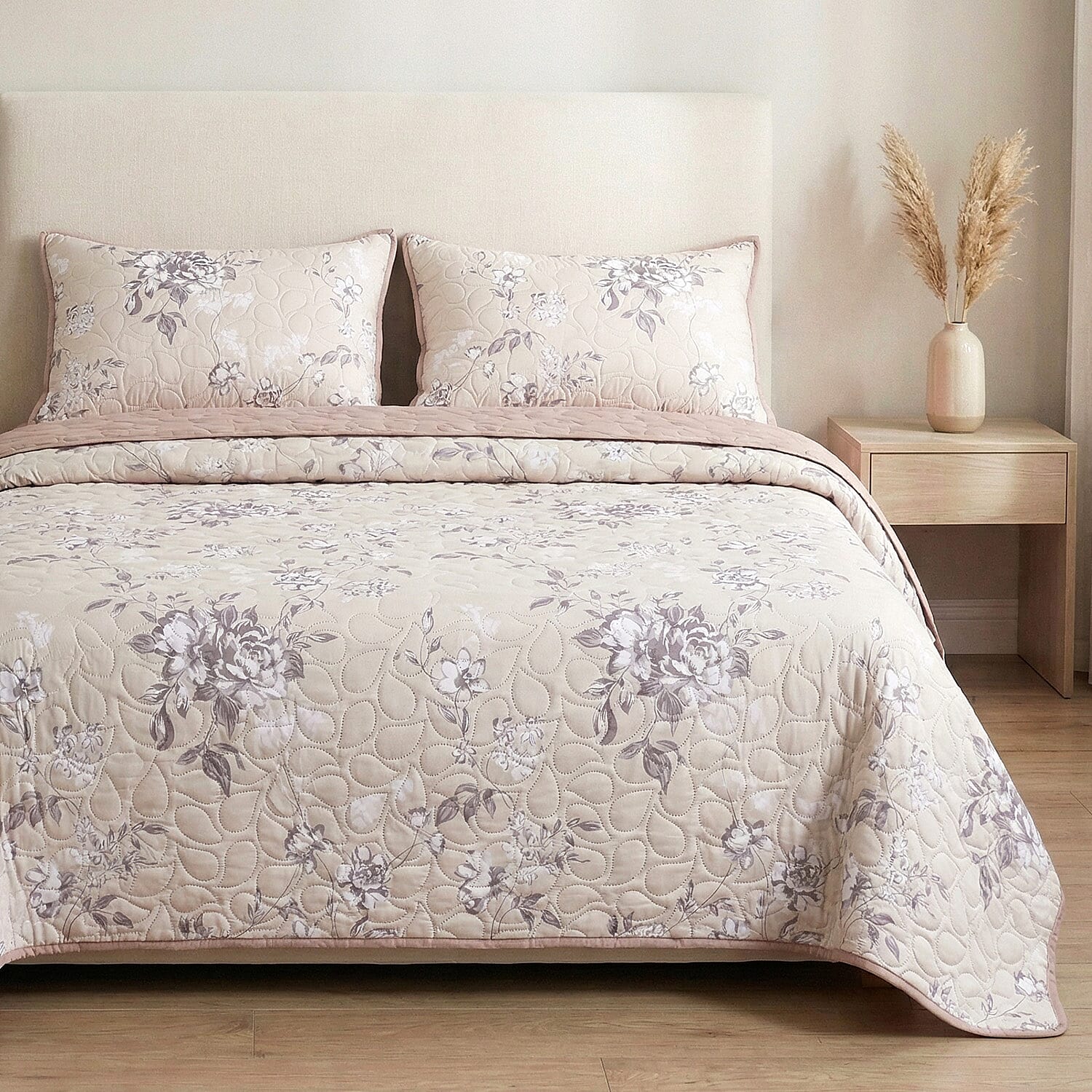 Hush Haven Floral Pinsonic Bedding Set &ndash; 4 Piece Quilt Set with Fitted Sheet & Pillowcases