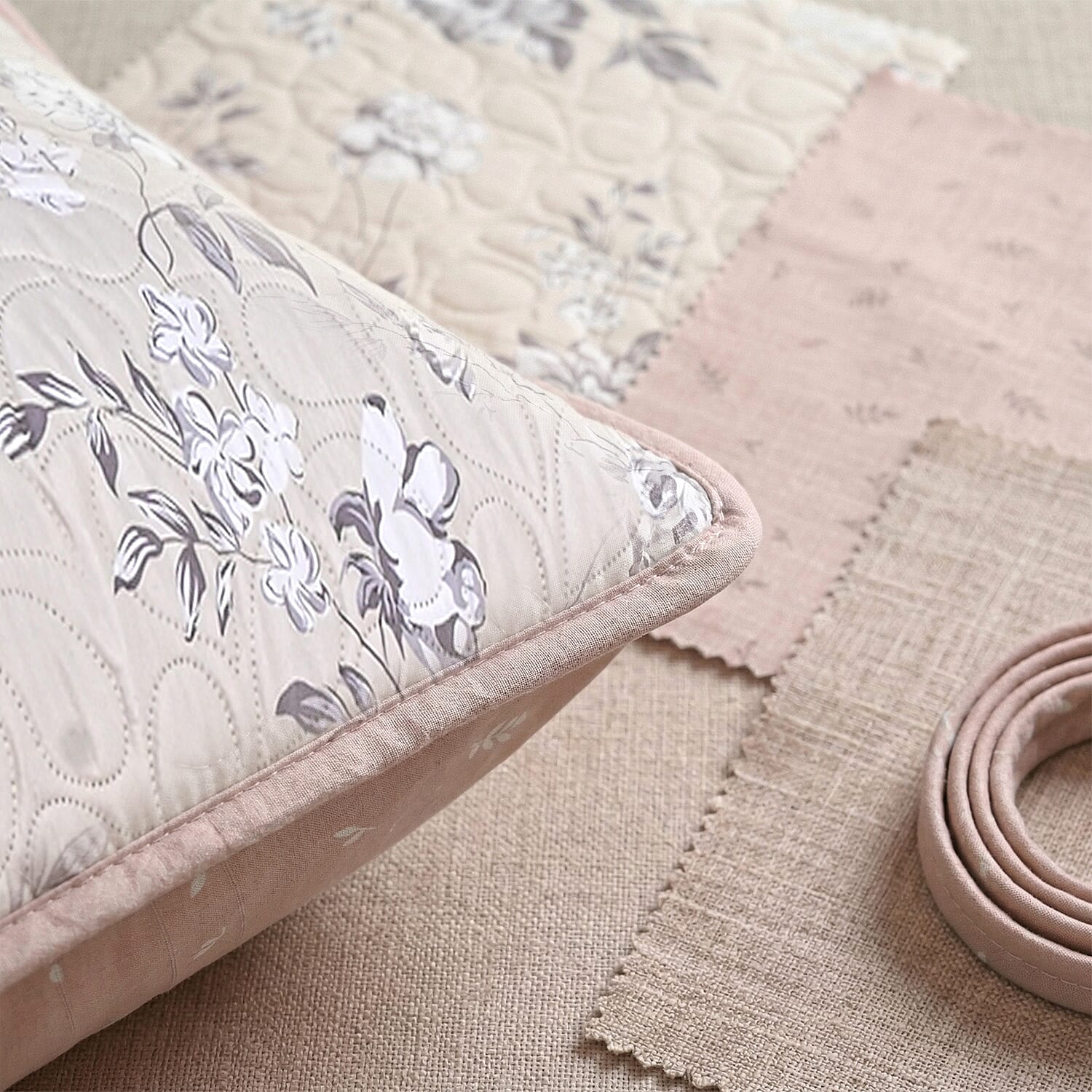 Hush Haven Floral Pinsonic Bedding Set &ndash; 4 Piece Quilt Set with Fitted Sheet & Pillowcases