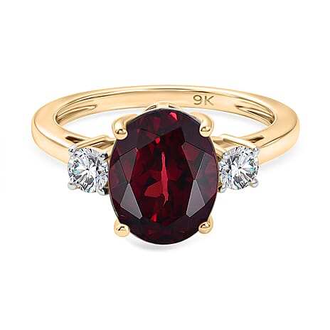 9K Yellow Gold AA Rhodolite Garnet, Lab Grown Diamond GH, SI Main Stone With Side Stone Ring, Gold Wt.2.16 Gms  4.116  Ct.