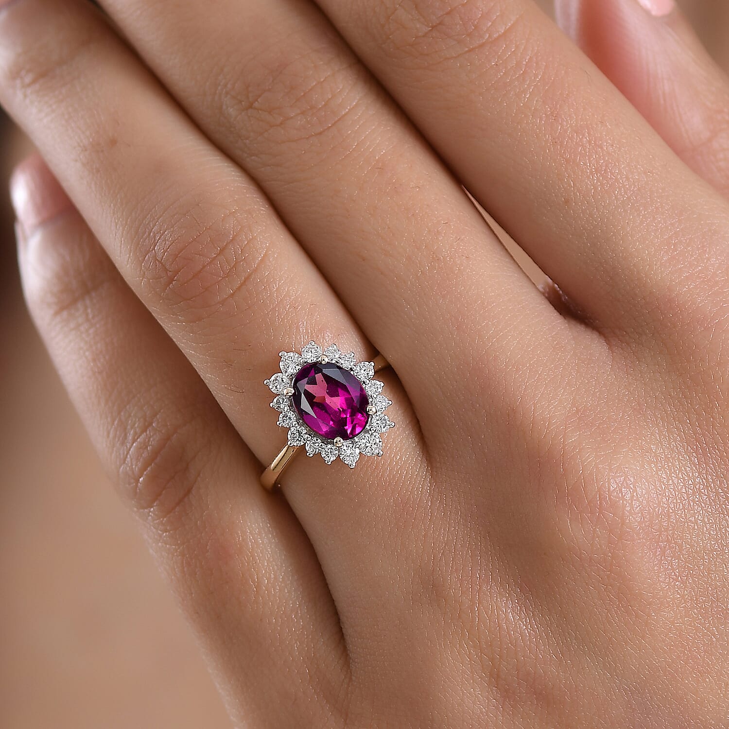 9K Yellow Gold AA Radiant Ember Garnet, Lab Grown Diamond SI Main Stone With Surrounding Stone Ring, Gold Wt.2.87 Gms  2.760  Ct.