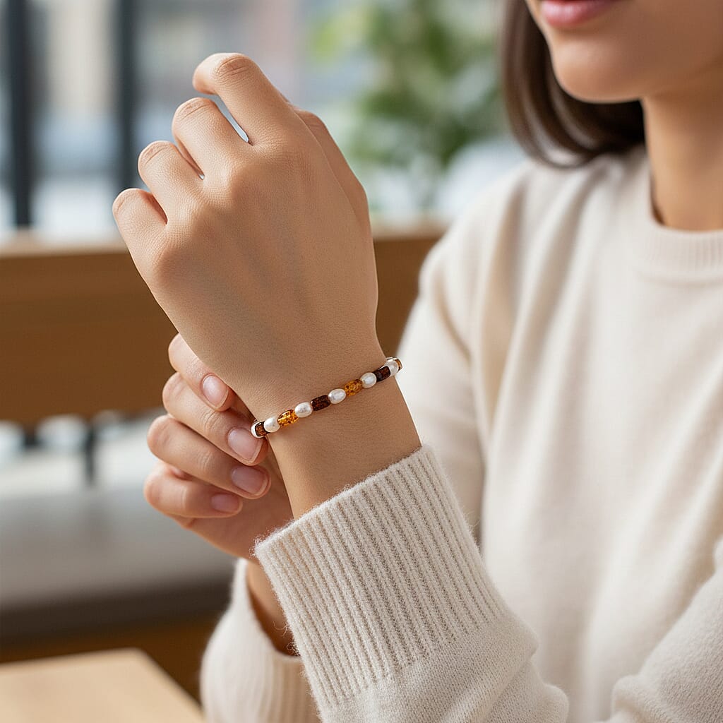 Amber, White Fresh Water Pearl Stone Bracelet  30.000  Ct.