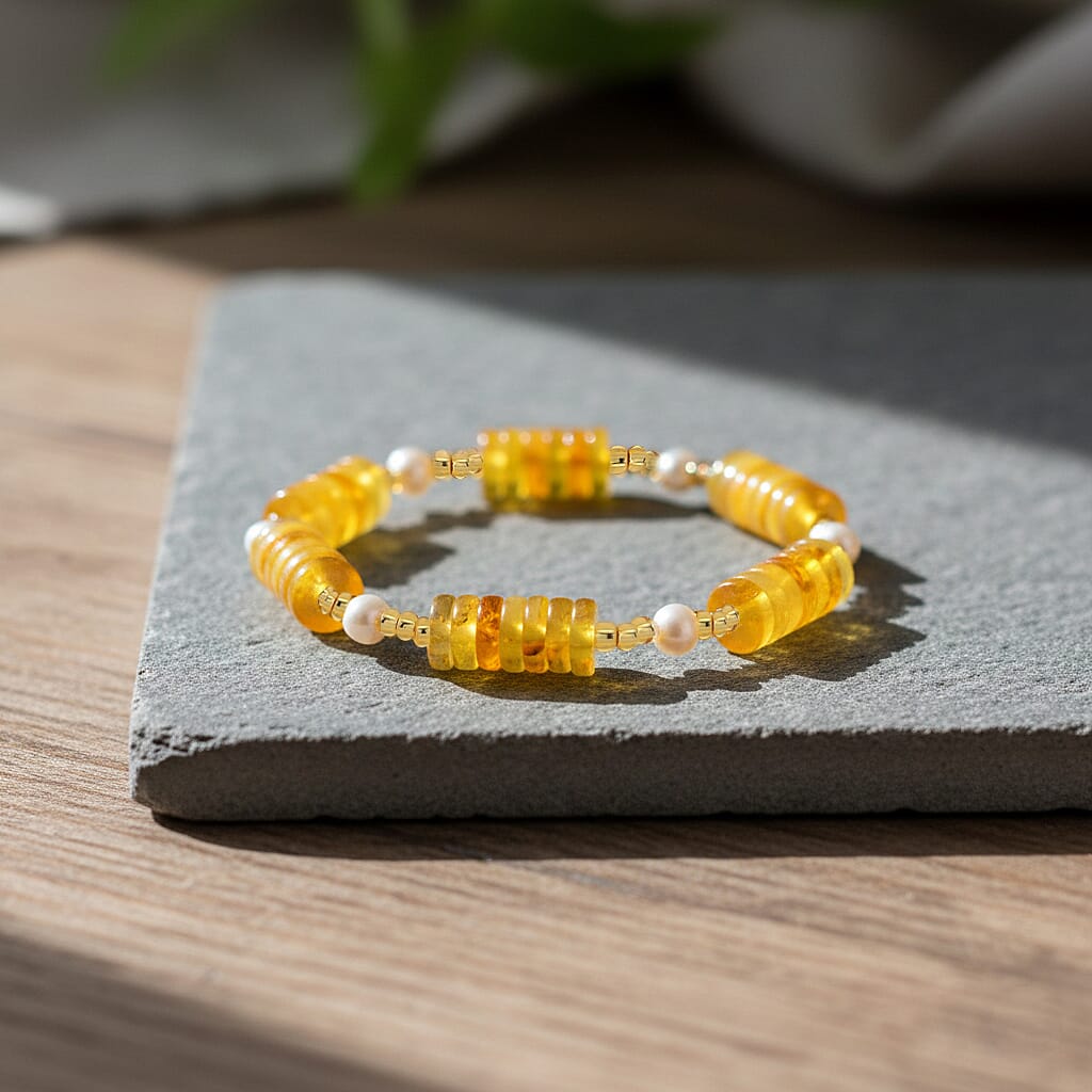 Amber, White Fresh Water Pearl Stone Bracelet  33.000  Ct.