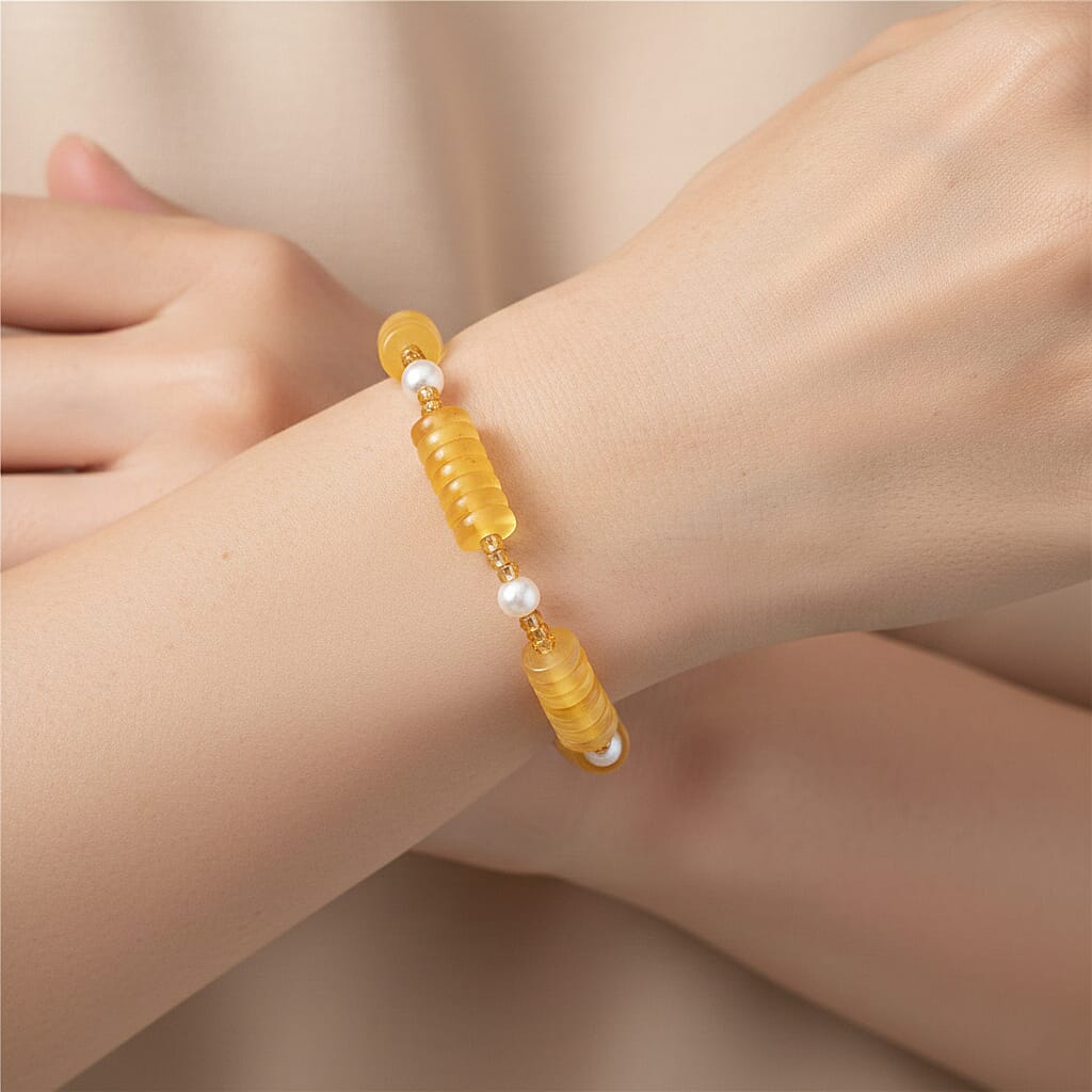 Amber, White Fresh Water Pearl Stone Bracelet  33.000  Ct.