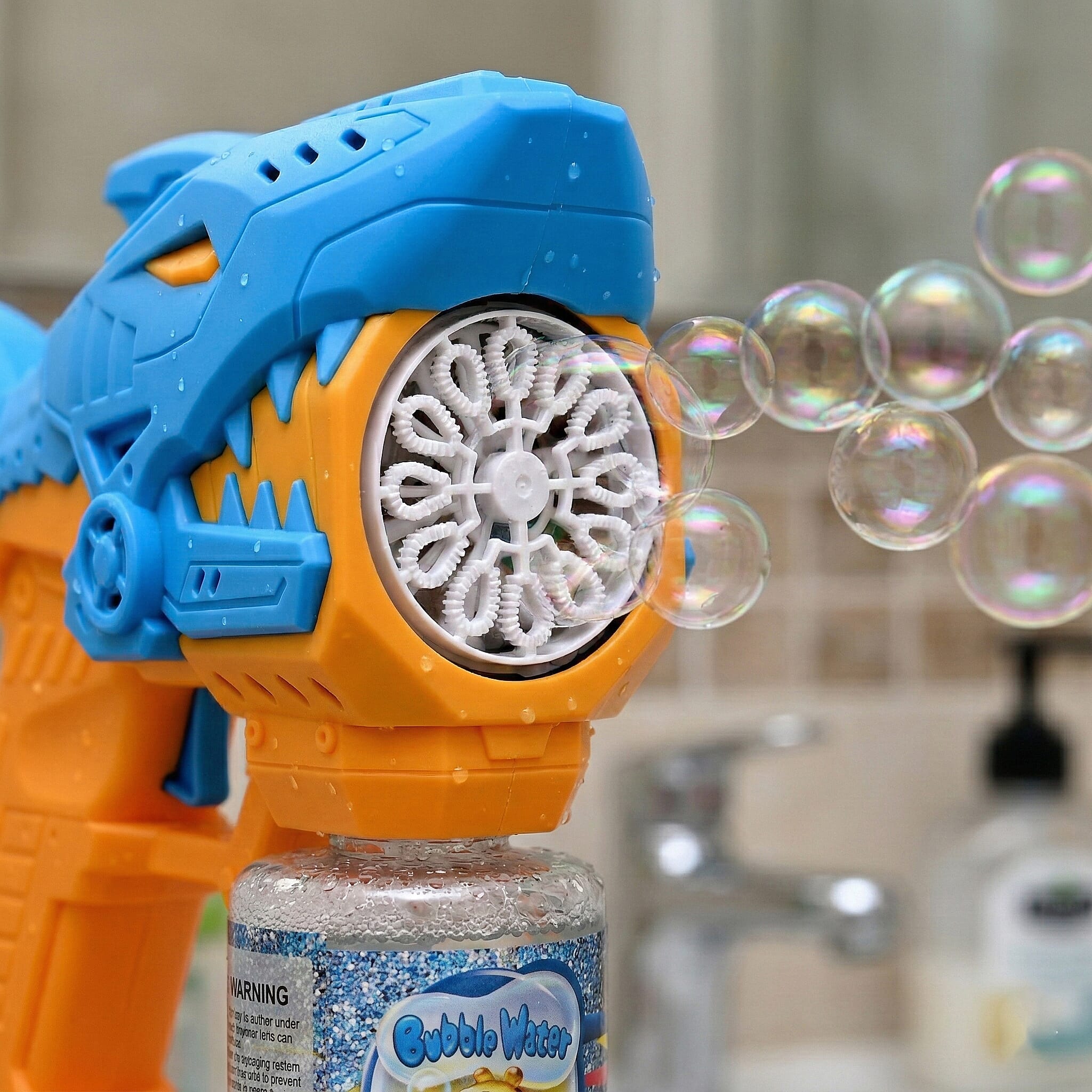 Mini Robotic Shark With 90mL Bubble Liquid Powered By 4xAA Battery (Not Incl.) - Yellow & Blue