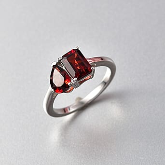 https://tjcuk.sirv.com/Products/84/3/8433774/Red-Garnet-Solitaire-Ring-in-Platinum-Overlay-Sterling-Silver-2-36-Ct_8433774_2.jpg?w=342&h=342