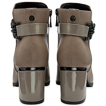 https://tjcuk.sirv.com/Products/84/3/8439253/Lotus-Amarin-Block-Heel-Ankle-Boots-With-Metallic-Chain-Detail-Size-6-_8439253_3.jpg?w=342&h=342