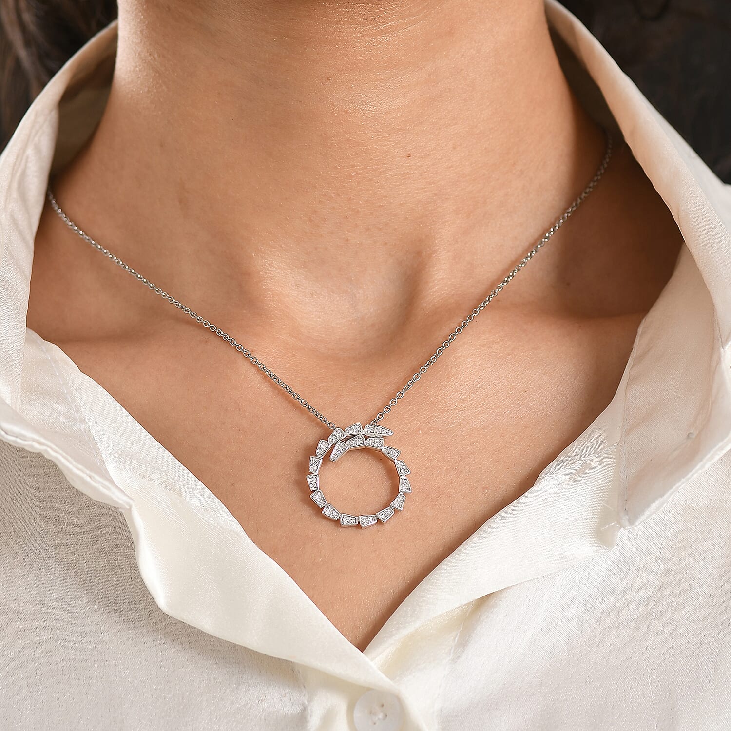 Luxuriant SI-G-H Lab Grown Diamond Circle Pendant in Rhodium Overlay Sterling Silver