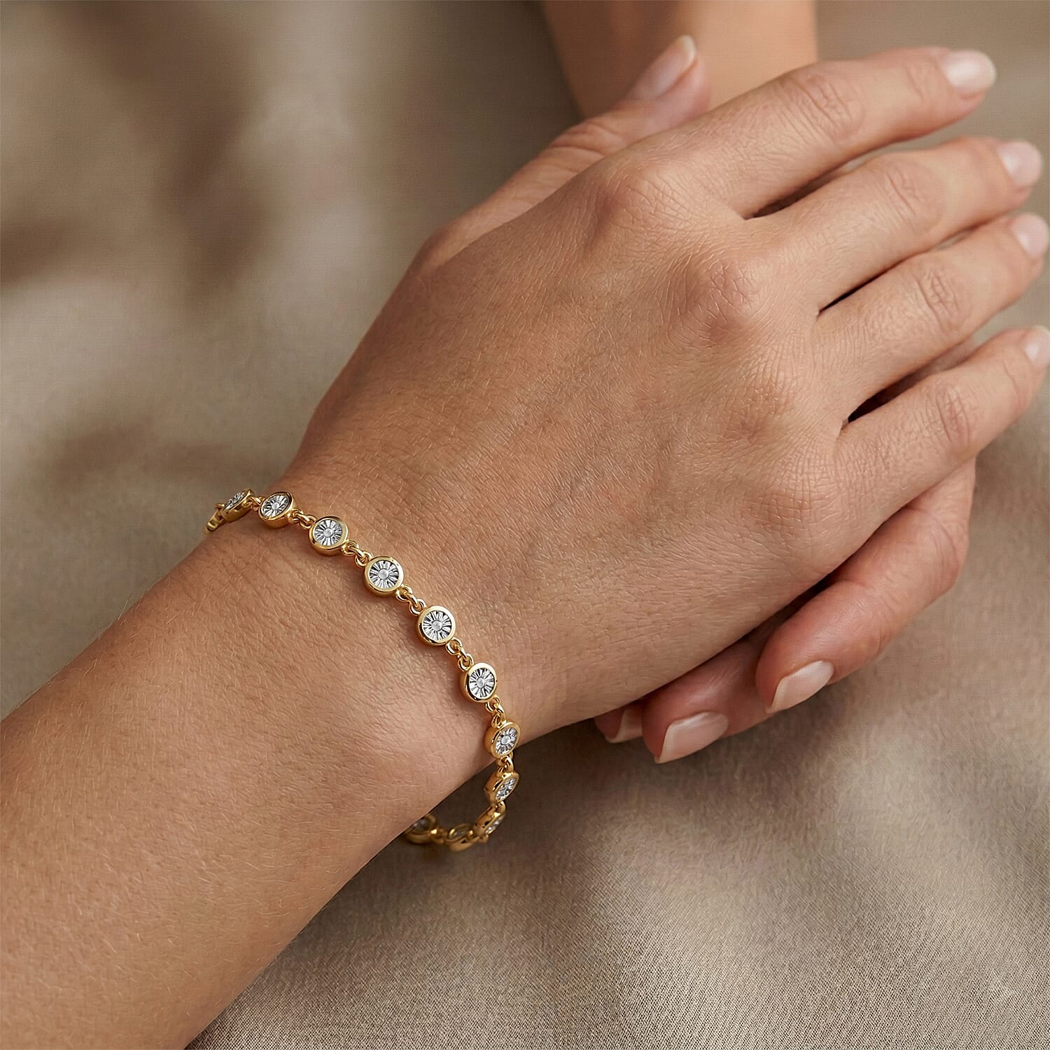 EverTrue White Diamond Linking Bracelet (Size - 7.5) with Lobster Clasp in Yellow Gold Tone