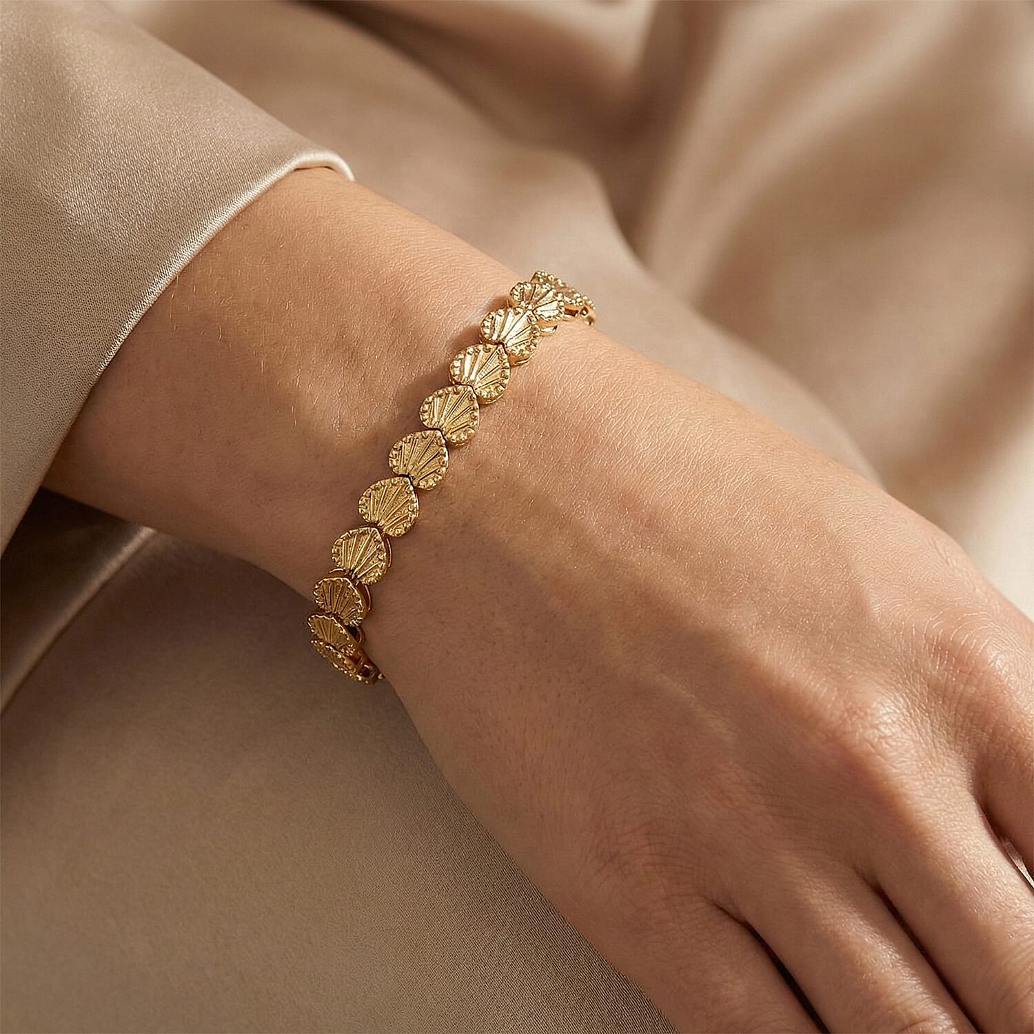 EverTrue Motif Linked Bracelet (Size - 7.5) in Yellow Gold Tone, Gold Wt. 8.93 Gms