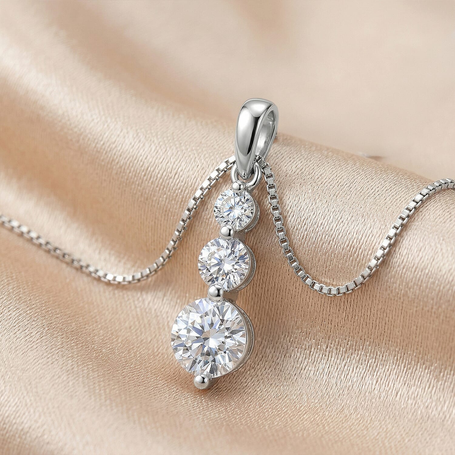 Luxuriant 9K White Gold SI-GH Lab Grown Diamond Trilogy Drop Pendant 0.50 Cts