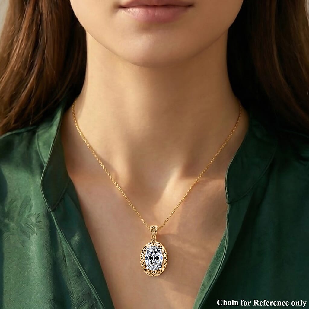 Luxuriant 18K Yellow Gold IGI Certified VS-E-F Lab Grown Diamond  Oval Cut Solitaire Pendant 2.00 Ct.