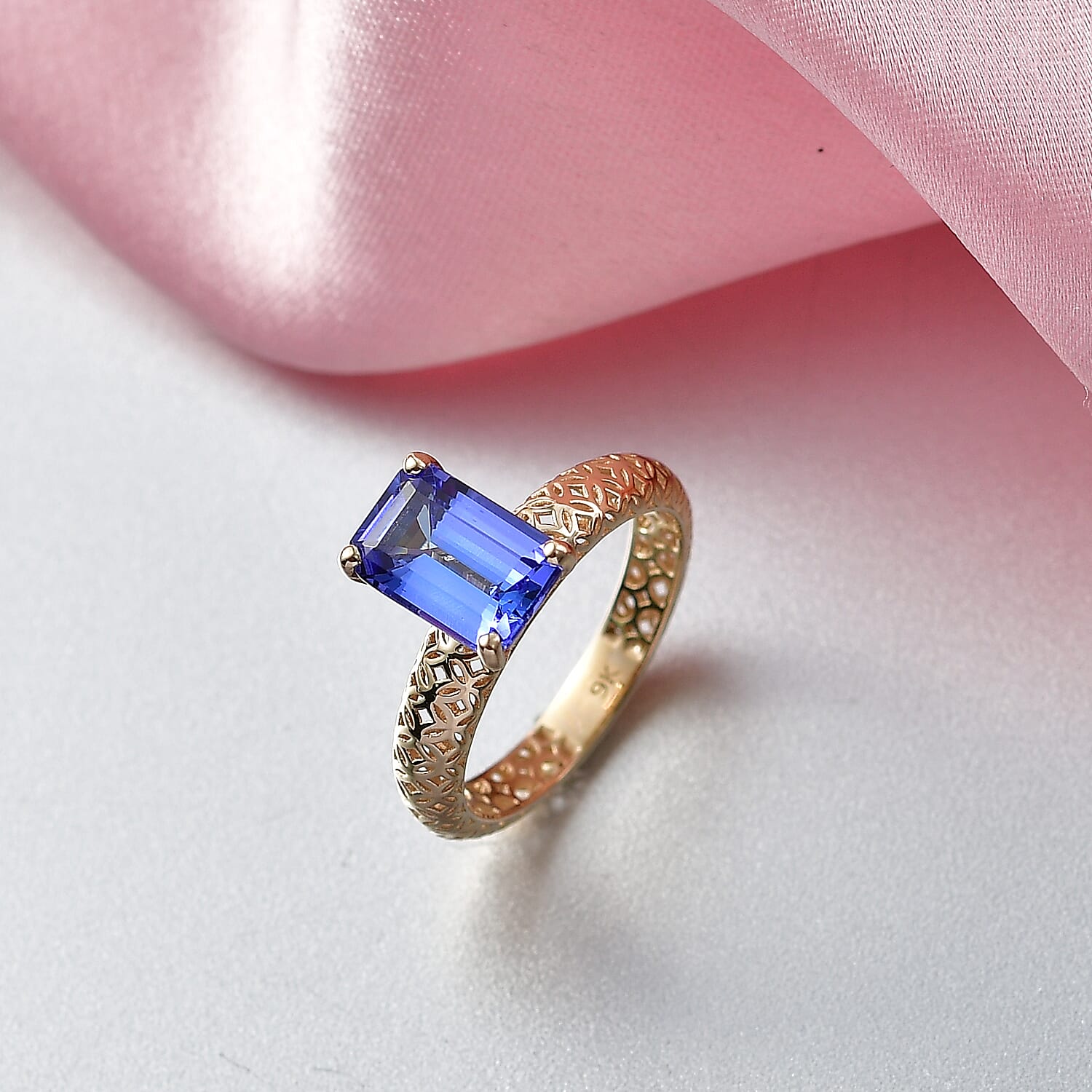 9K Yellow Gold Tanzanite Solitaire Ring 2.00 Ct.