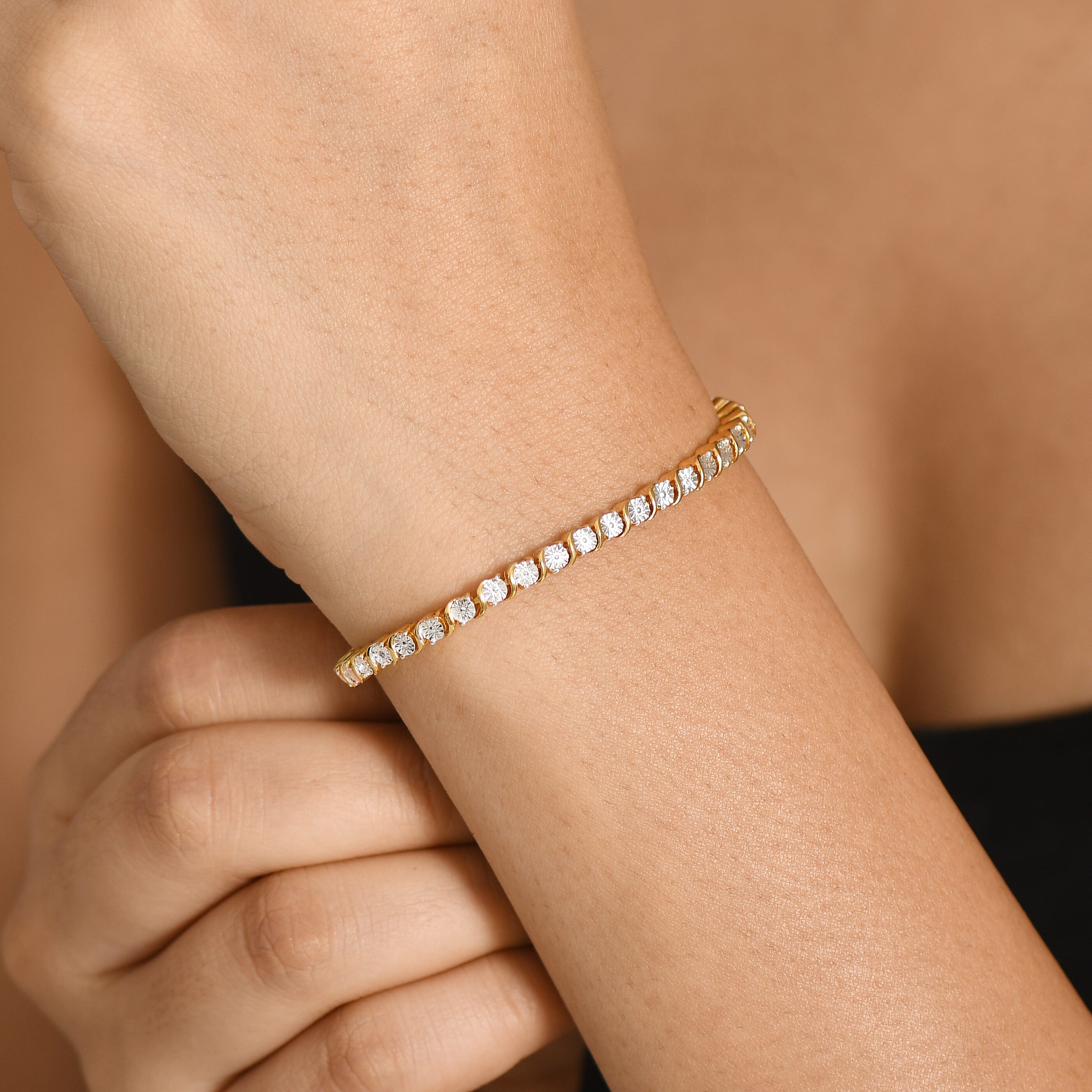 EverTrue - White Diamond Tennis Bracelet (Size - 7.5) with GB Lock Box in Yellow Gold Tone