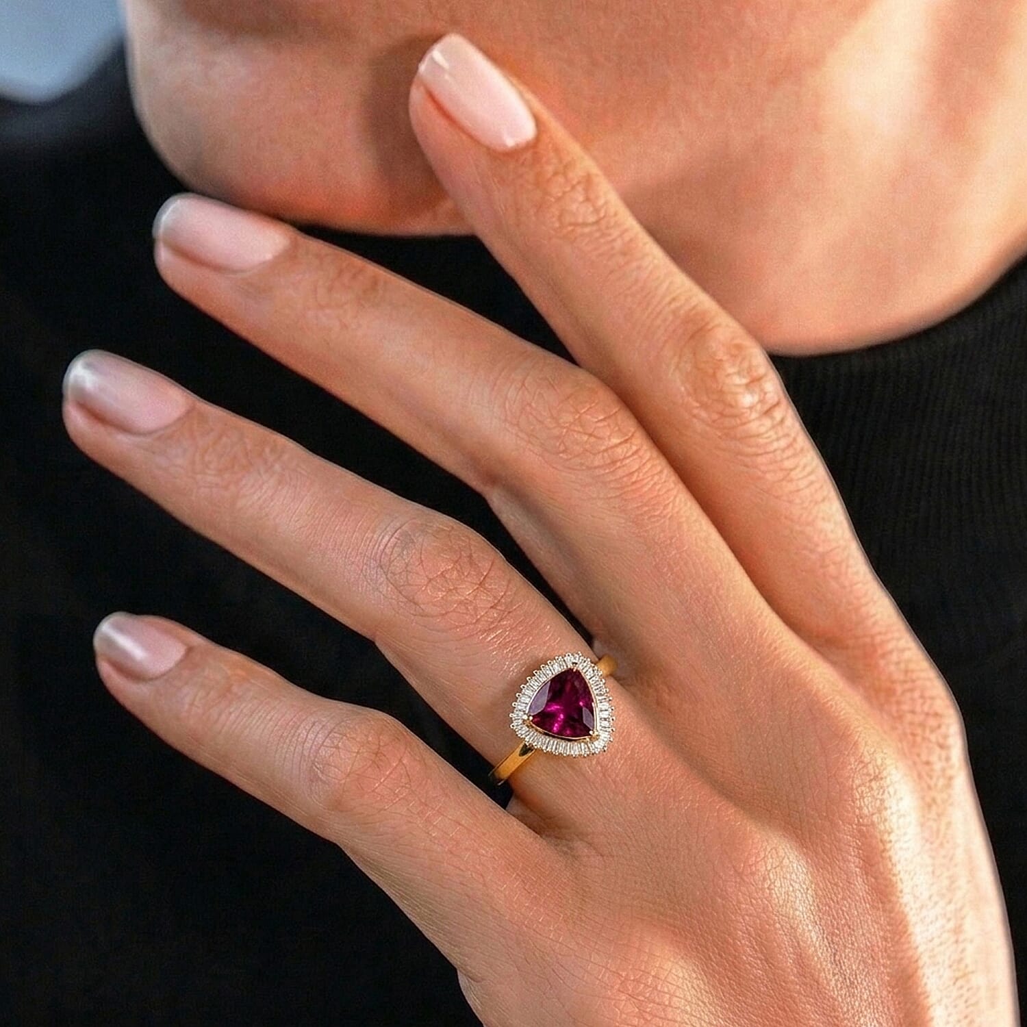 The Tony Diniz Collection - 9K Yellow Gold AAAA Natural Radiant Ember Garnet (2.07 Ct) & Natural White Diamond Trillion Cut Halo Ring 2.30 Ct.
