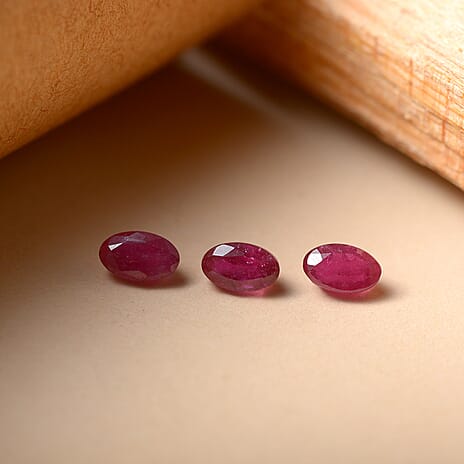 Set Of 3 Fissure Filled Ruby Oval Cut Cut 5X3 mm Gemstone, 1.09 Ct