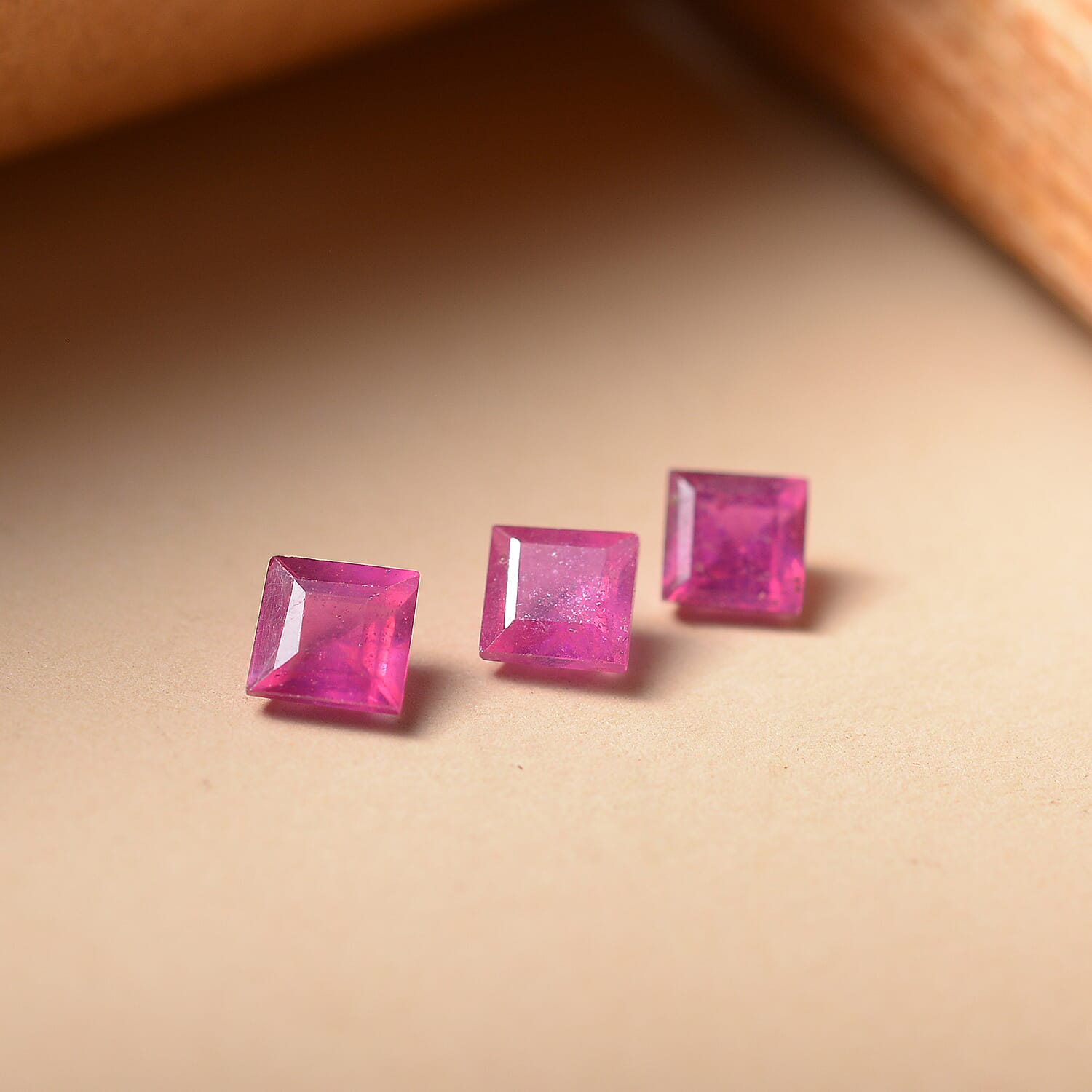 Set Of 3 Fissure Filled Ruby Square 4 mm Gemstone, 1.70 Ct
