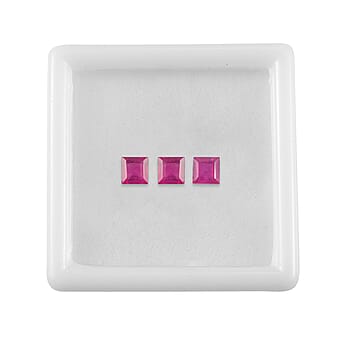 https://tjcuk.sirv.com/Products/85/0/8502060/Set-Of-3-Fissure-Filled-Ruby-Square-4-mm-Gemstone-1-70-Ct_8502060_2.jpg?w=342&h=342