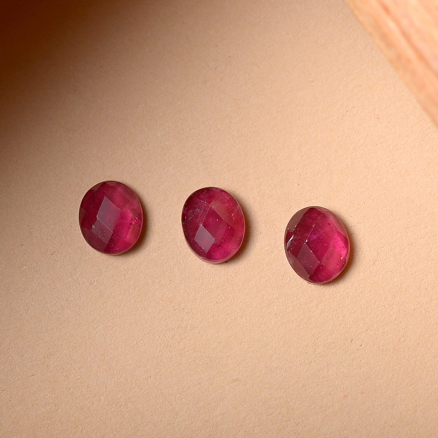 Set Of 3 Fissure Filled Ruby Oval Cut Cut 5X4 mm Gemstone, 1.28 Ct