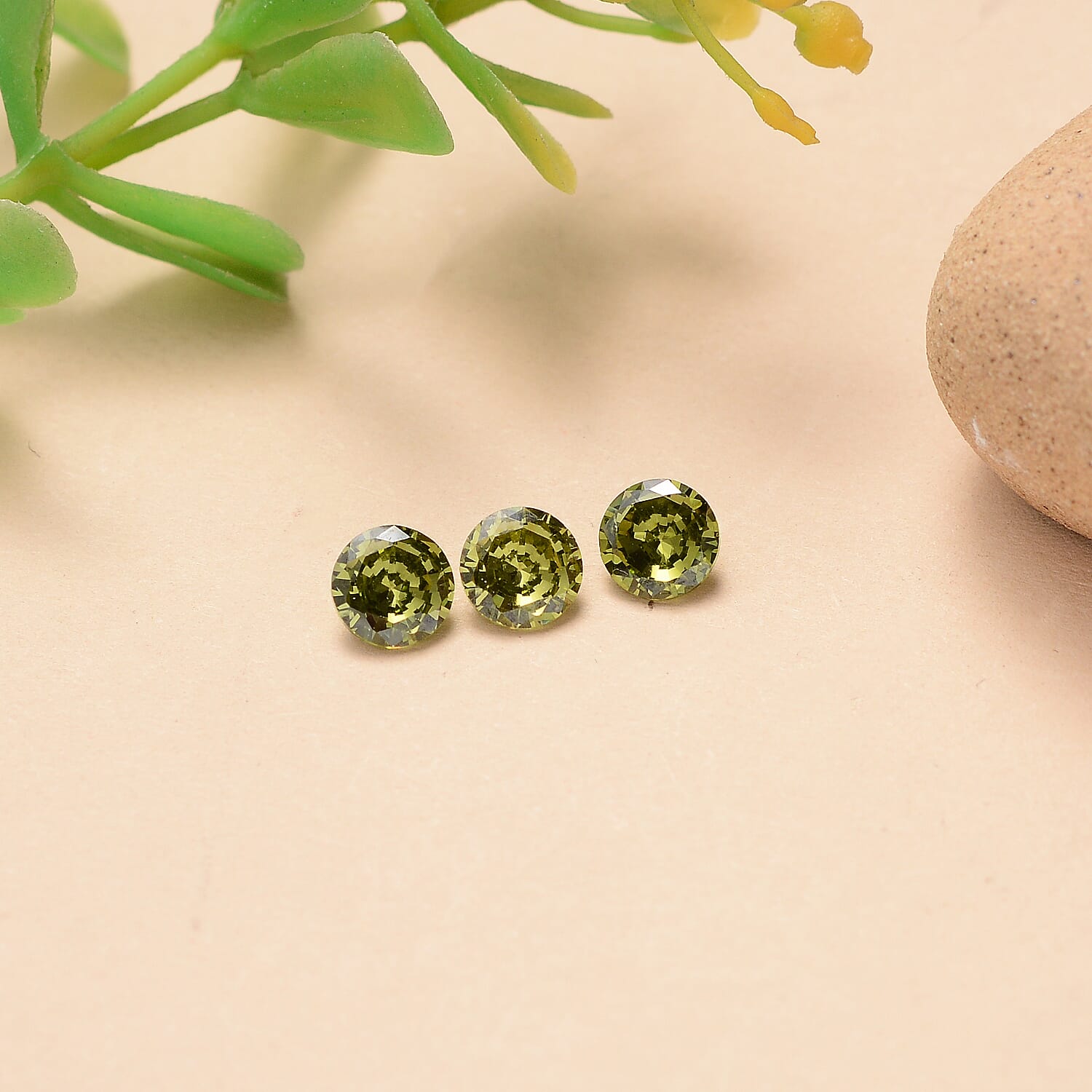 Set Of 3 Peridot Cubic Zirconia Round 5 mm Gemstone, 2.30 Ct