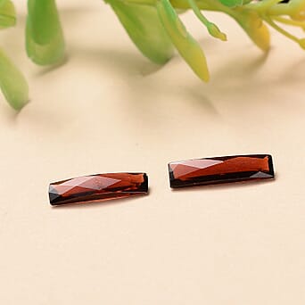 https://tjcuk.sirv.com/Products/85/1/8511653/Set-Of-2-Mozambique-Garnet-Baguette-12X3-mm-Gemstone-2-69-Ct_8511653_1.jpg?w=342&h=342