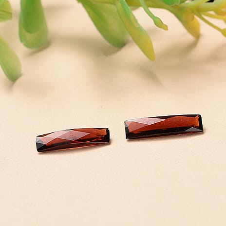 Set Of 2 Mozambique Garnet Baguette 12X3 mm Gemstone, 2.69 Ct