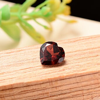 https://tjcuk.sirv.com/Products/85/1/8511676/Mozambique-Garnet-Heart-8-mm-Gemstone-1-80-Ct_8511676_1.jpg?w=342&h=342