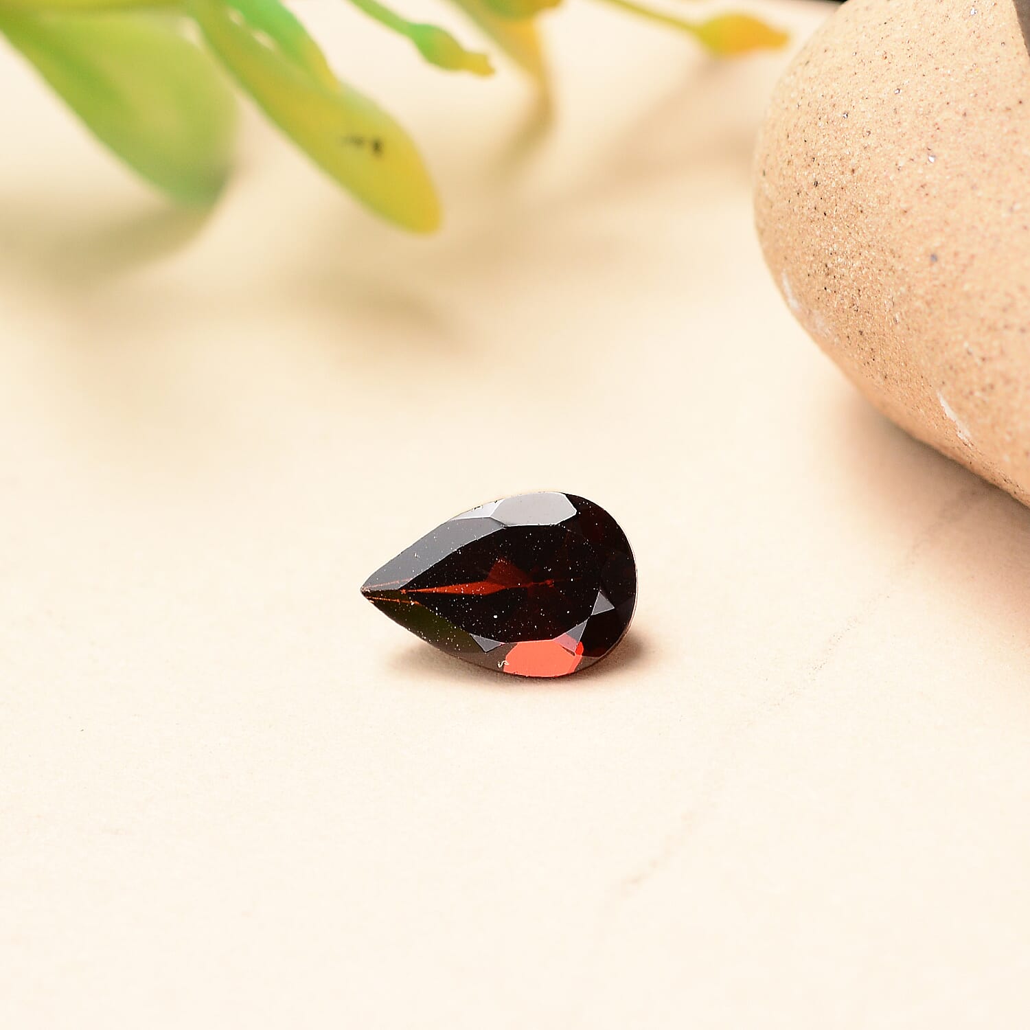 Mozambique Garnet Pear 9X6 mm Gemstone, 1.57 Ct
