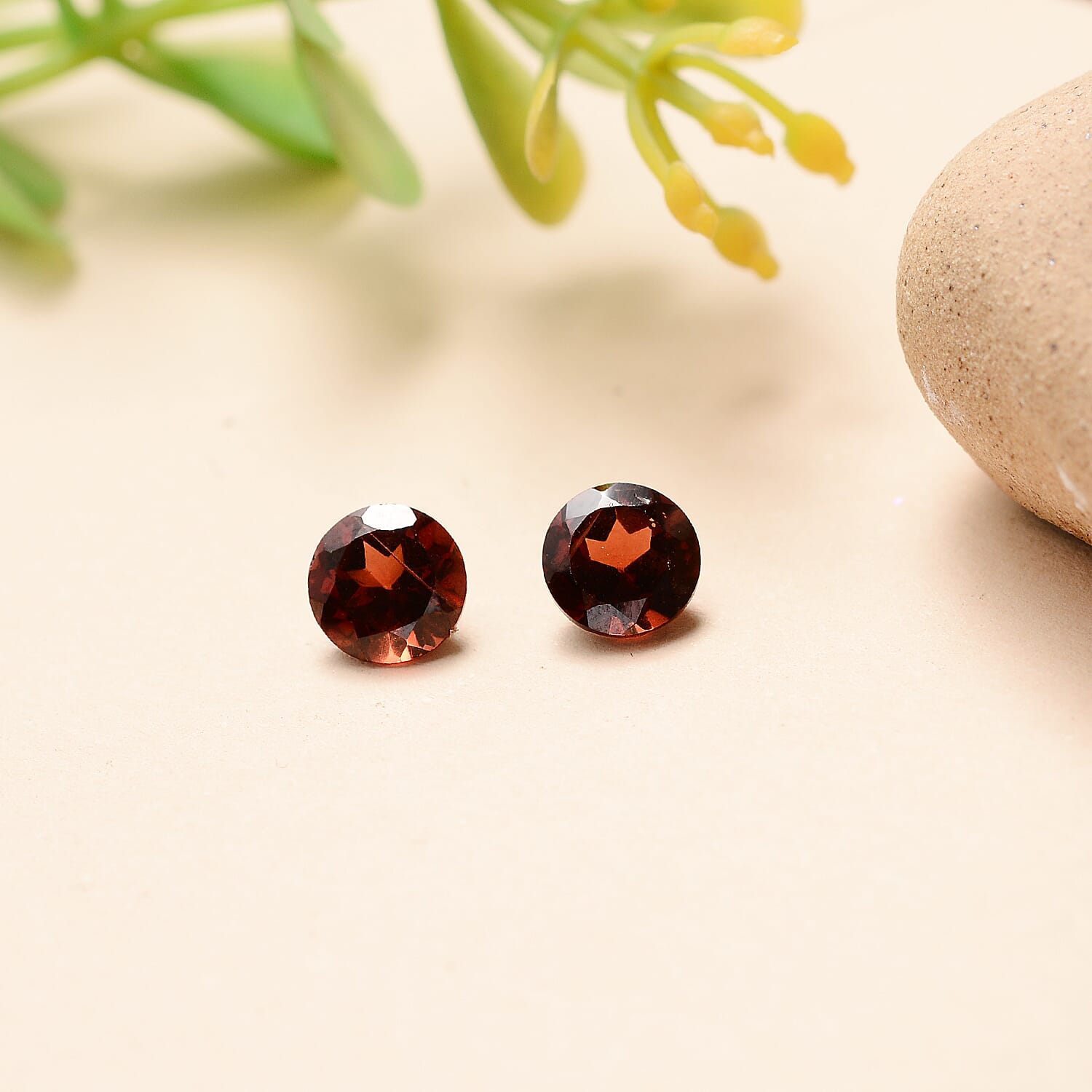 Set Of 2 Mozambique Garnet Round 6 mm Gemstone, 1.92 Ct